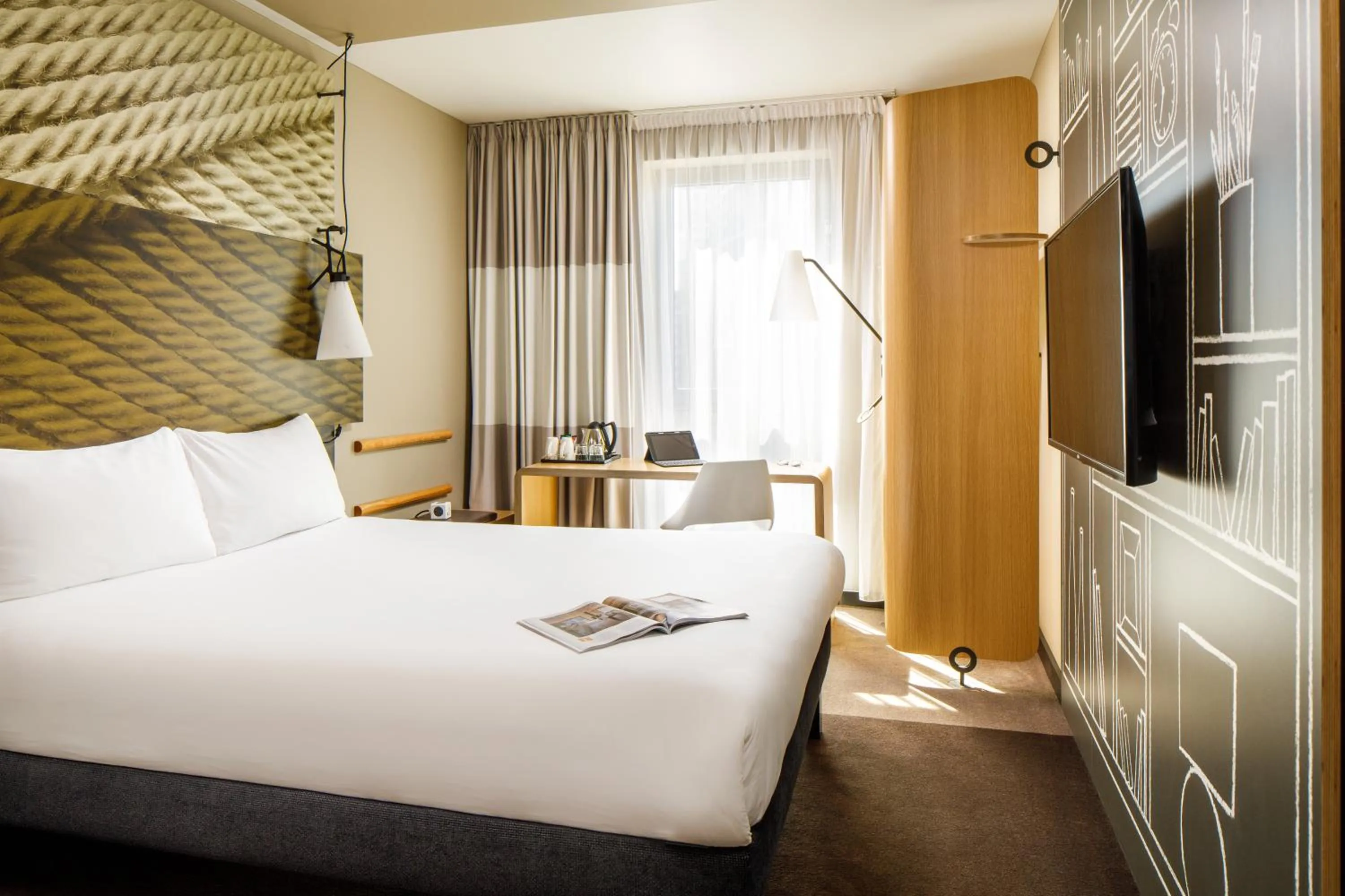 Bedroom, Bed in ibis London Canning Town