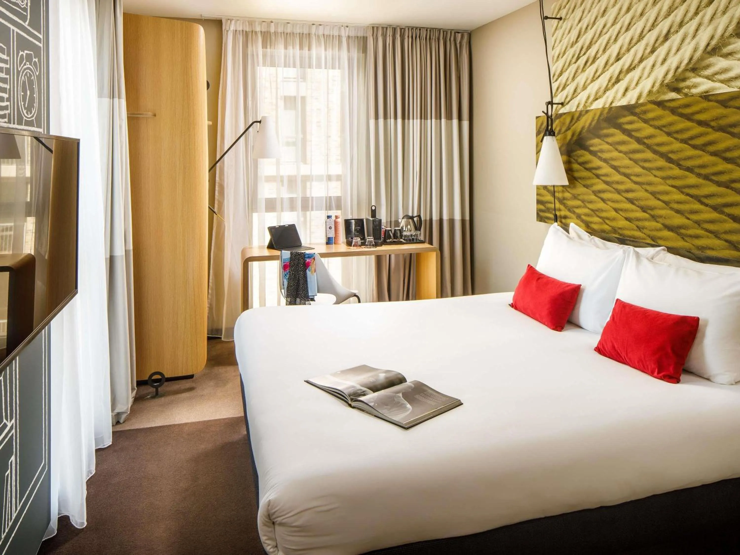 Bedroom, Bed in ibis London Canning Town