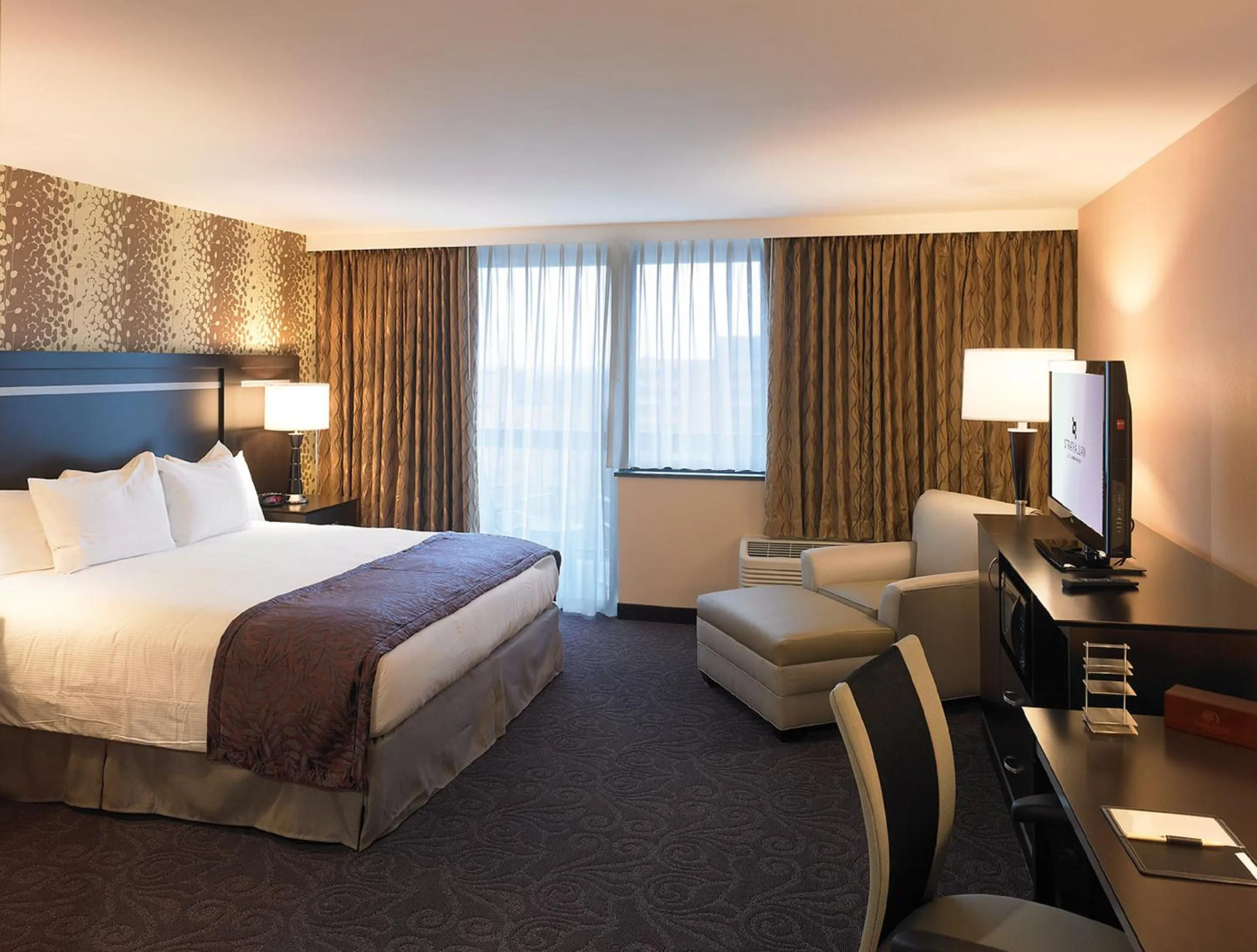 Bedroom, Bed in The Strathallan - a DoubleTree by Hilton