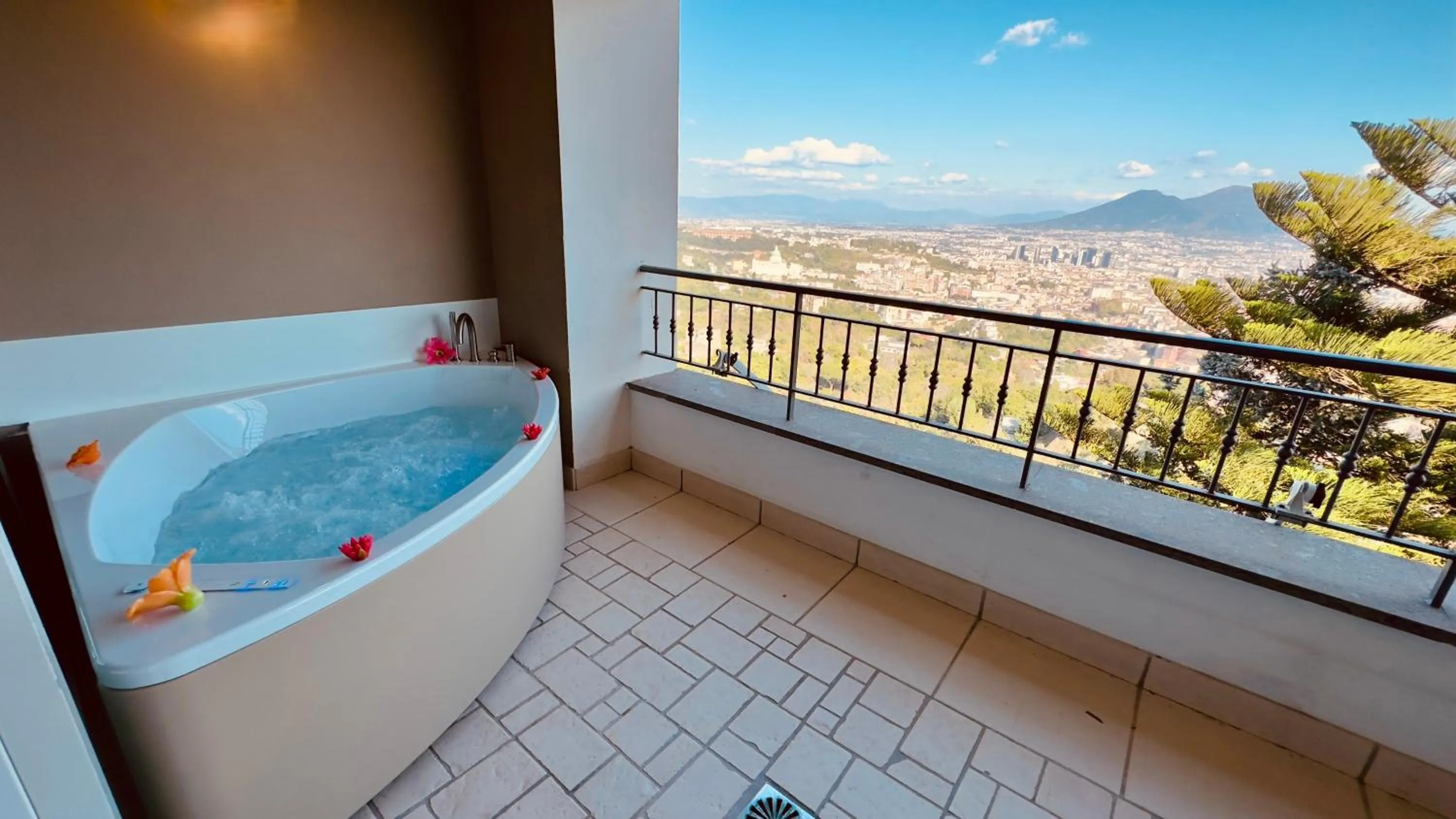 Hot Tub in A'Luggetella