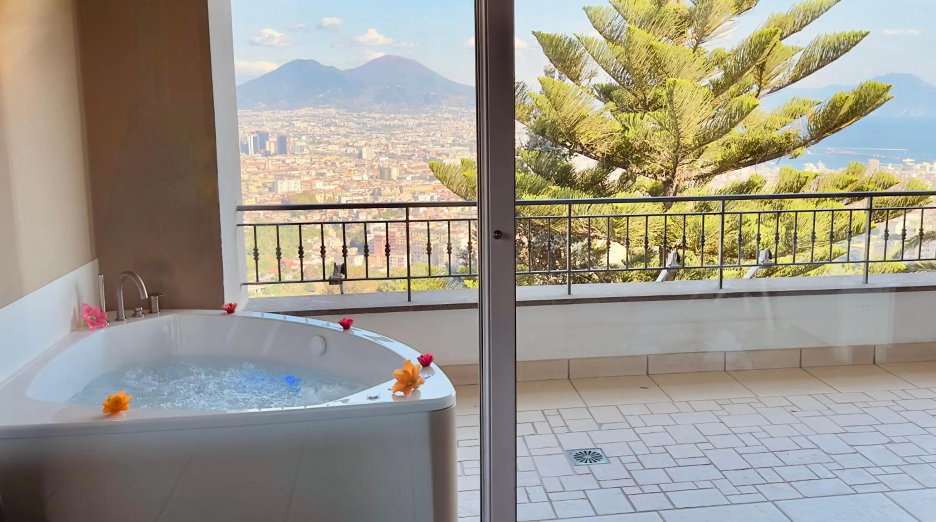 Hot Tub in A'Luggetella