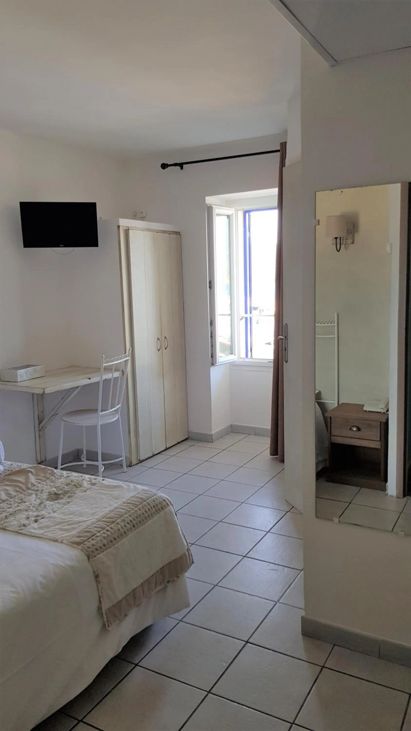 Bed in Hôtel Restaurant le Bellevue