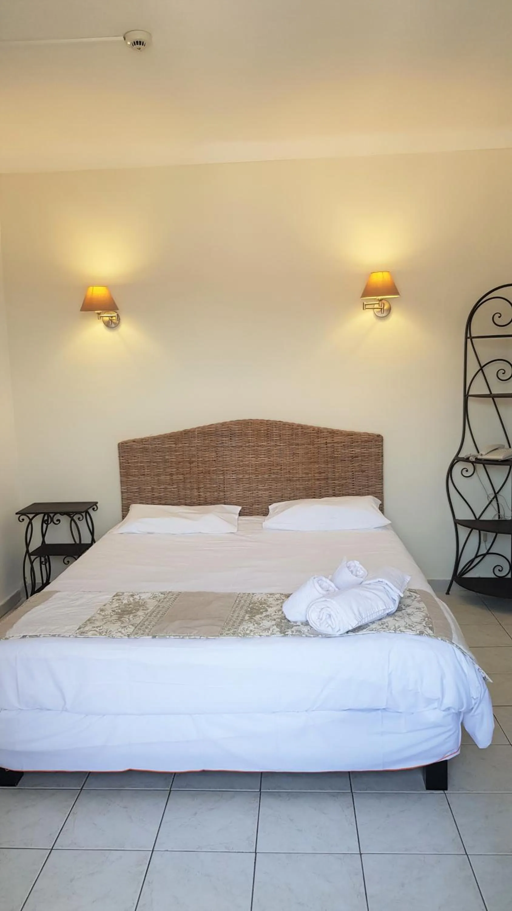 Bed in Hôtel Restaurant le Bellevue