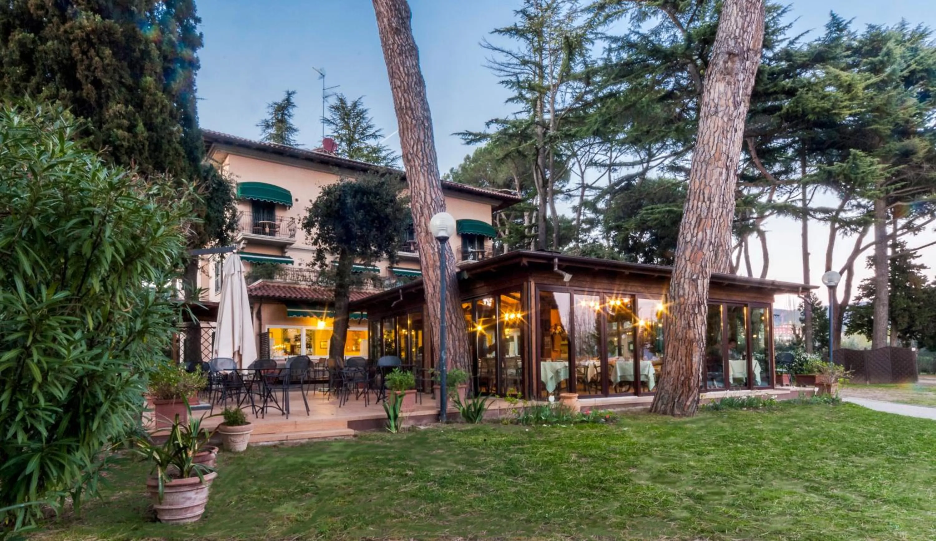 Restaurant/places to eat in Hotel Kursaal