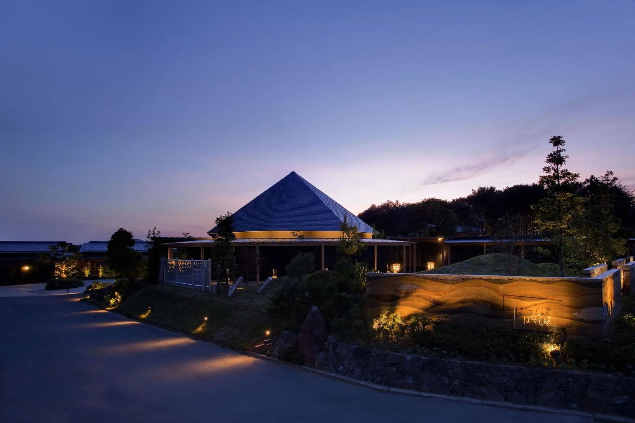 Facade/entrance in Teisho Basaratei