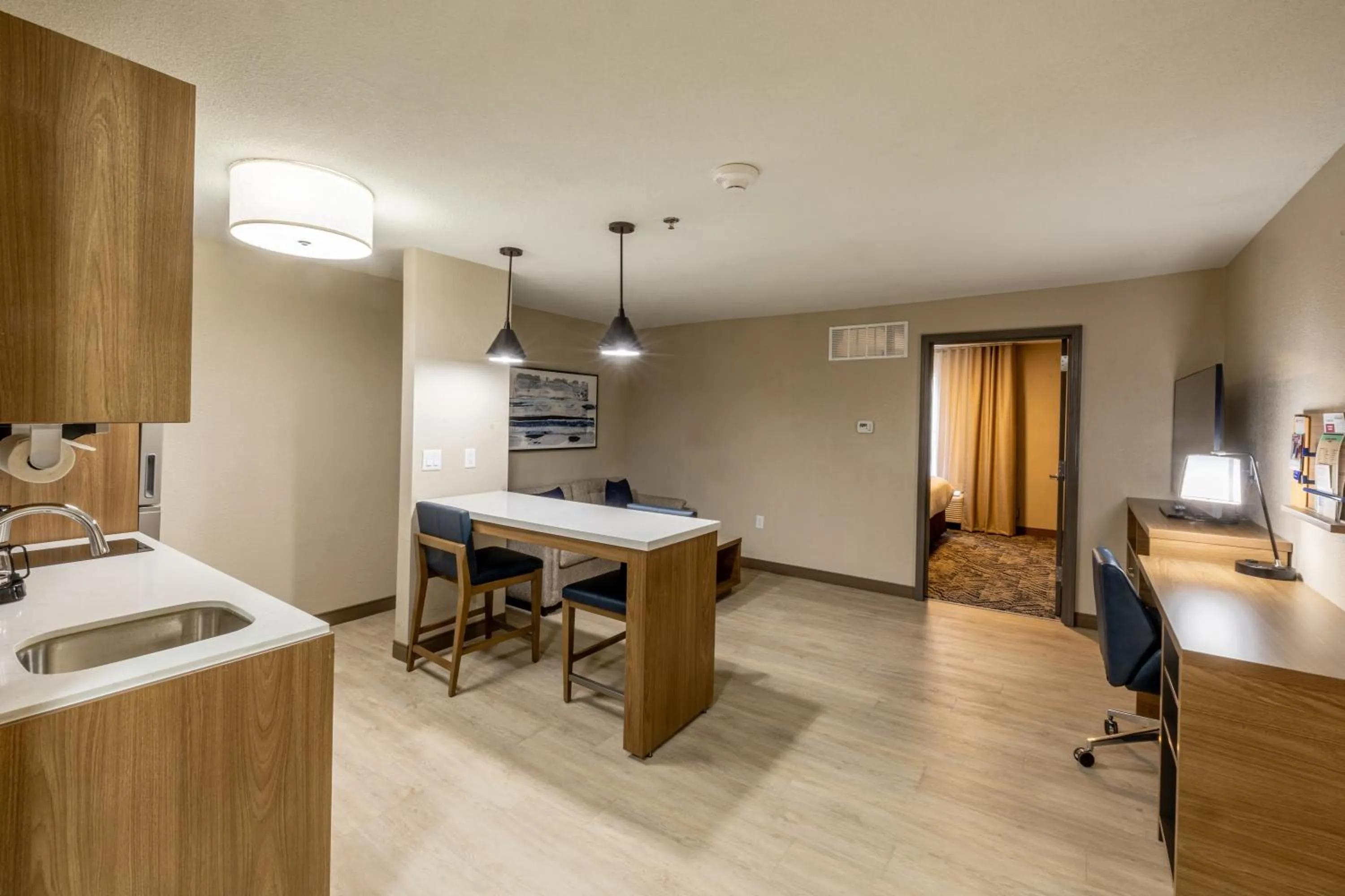 Living room in Candlewood Suites Wichita Northwest by IHG