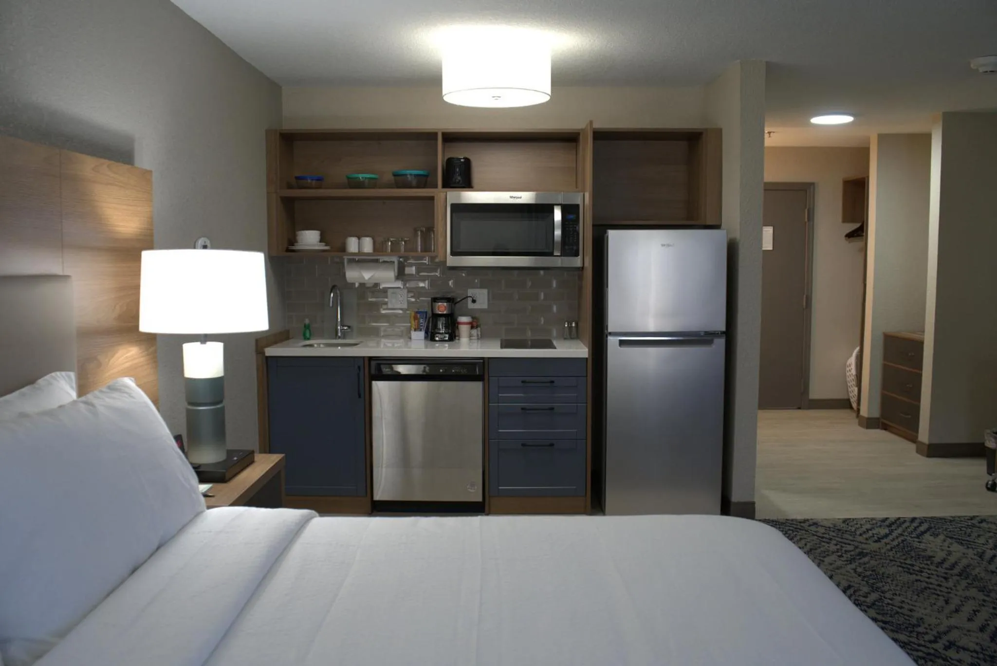 Photo of the whole room, Bed in Candlewood Suites Wichita Northwest by IHG