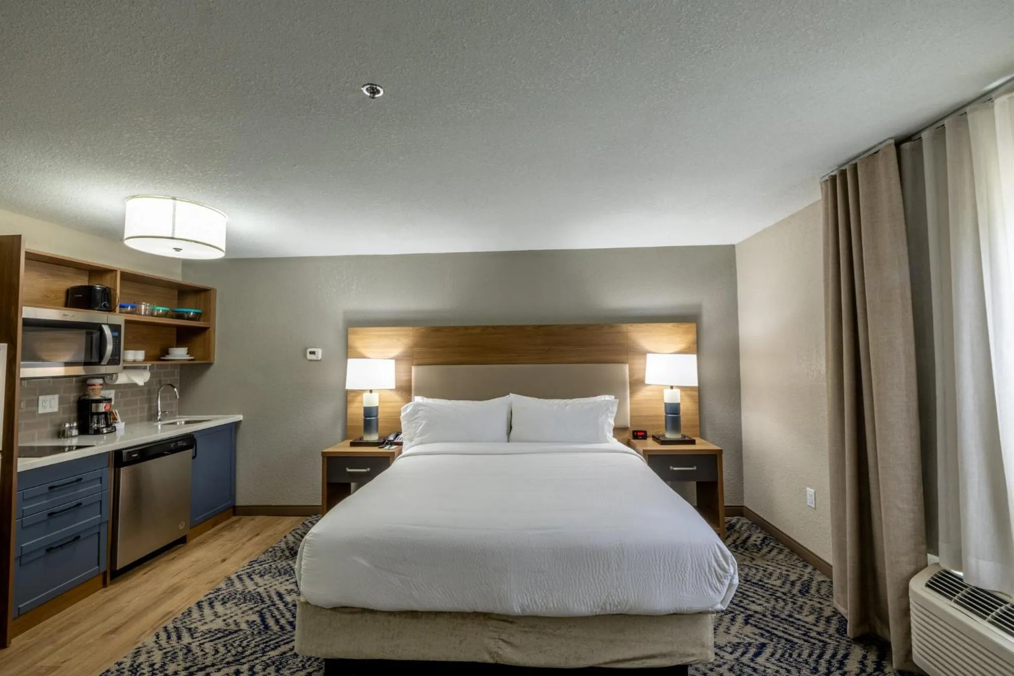 Photo of the whole room, Bed in Candlewood Suites Wichita Northwest by IHG