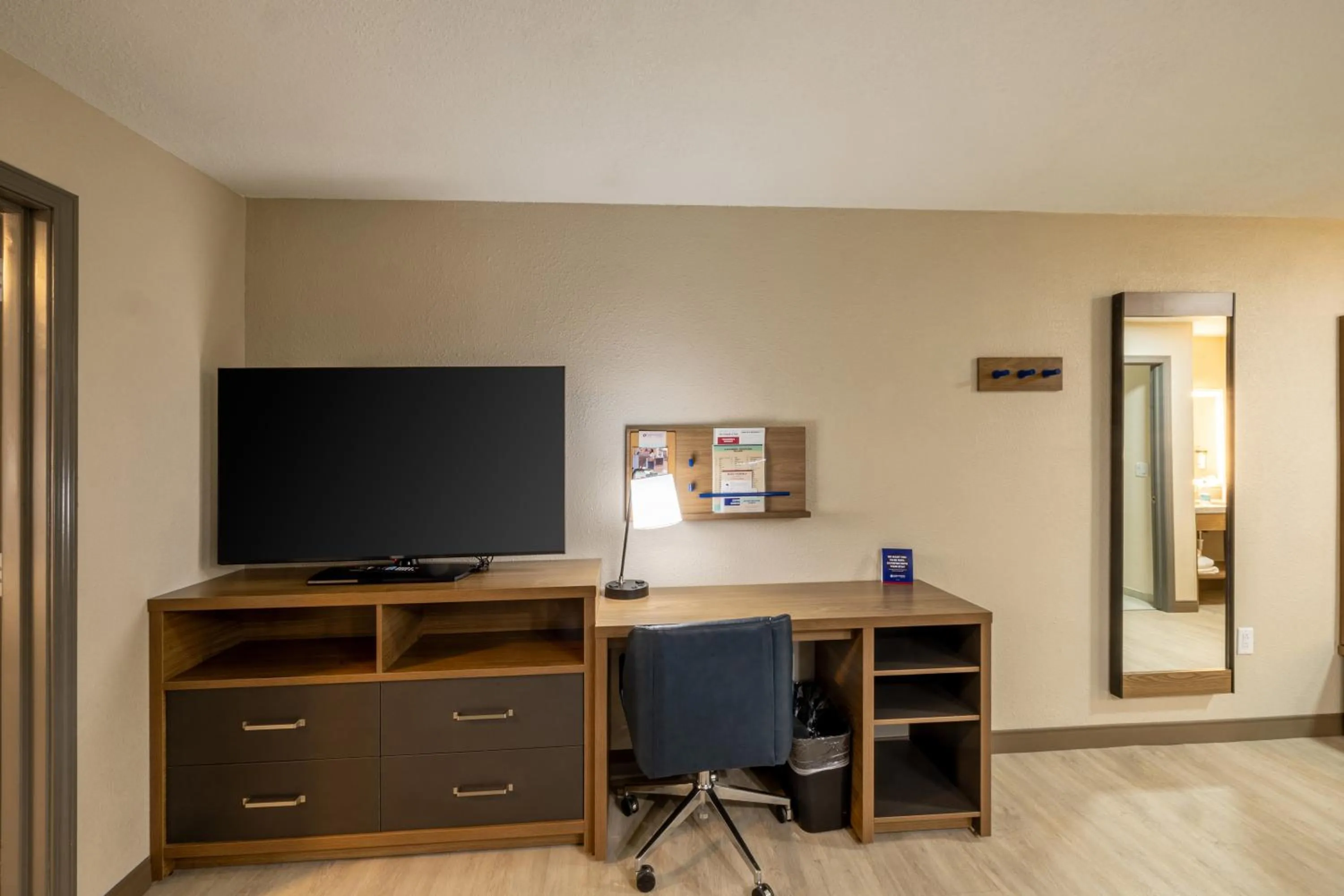TV and multimedia in Candlewood Suites Wichita Northwest by IHG