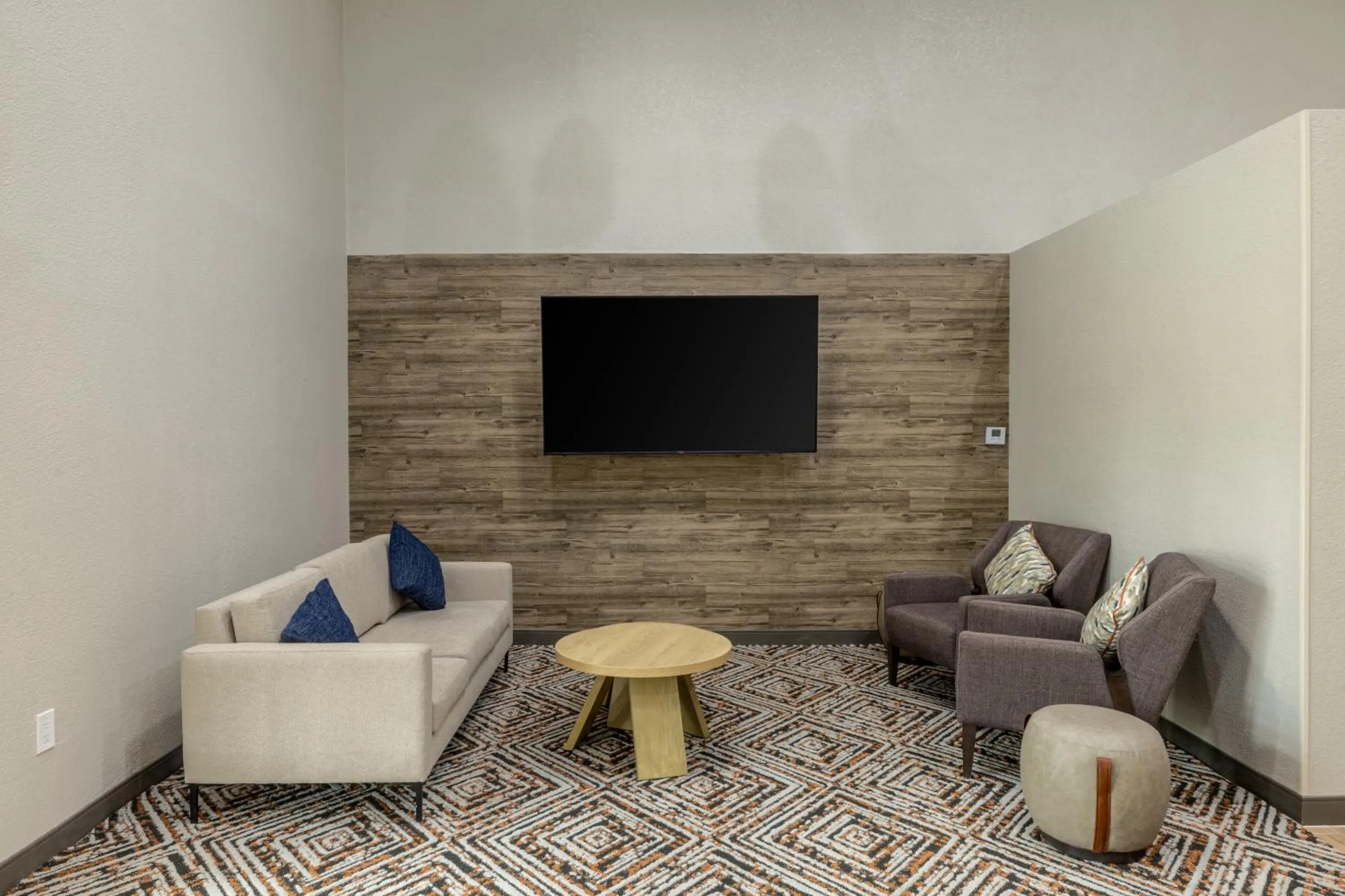 Seating area in Candlewood Suites Wichita Northwest by IHG