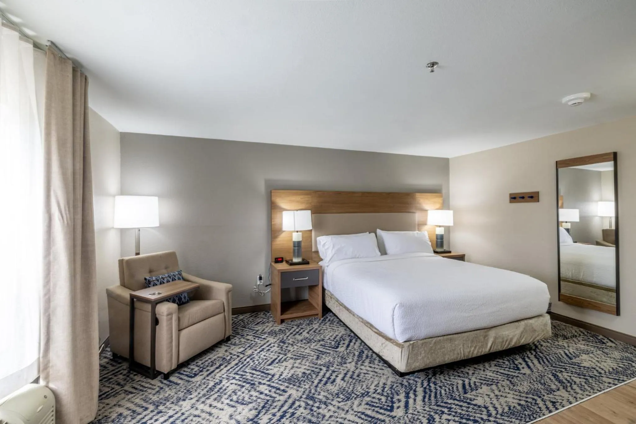 Photo of the whole room, Bed in Candlewood Suites Wichita Northwest by IHG