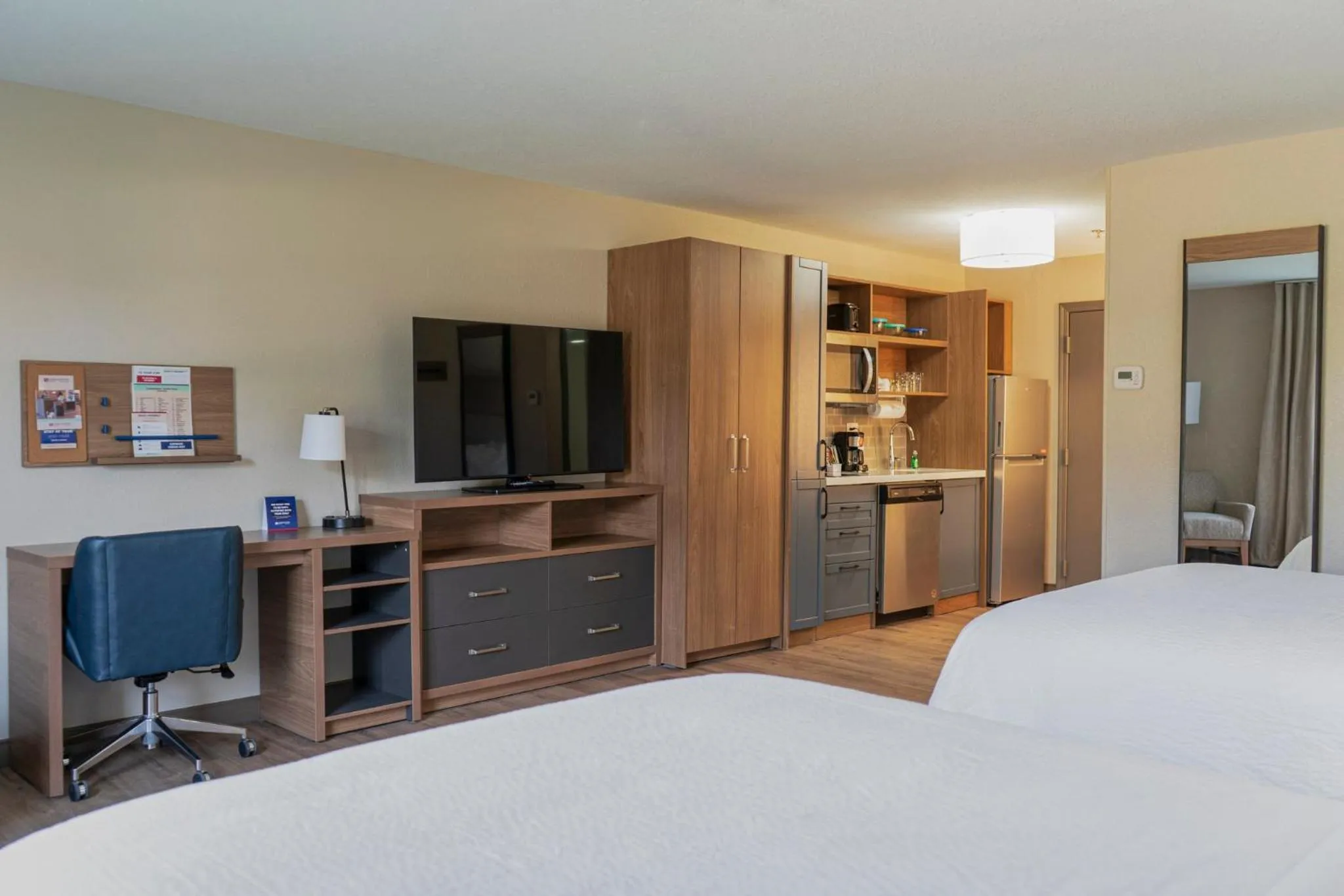 Photo of the whole room, Bed in Candlewood Suites Wichita Northwest by IHG