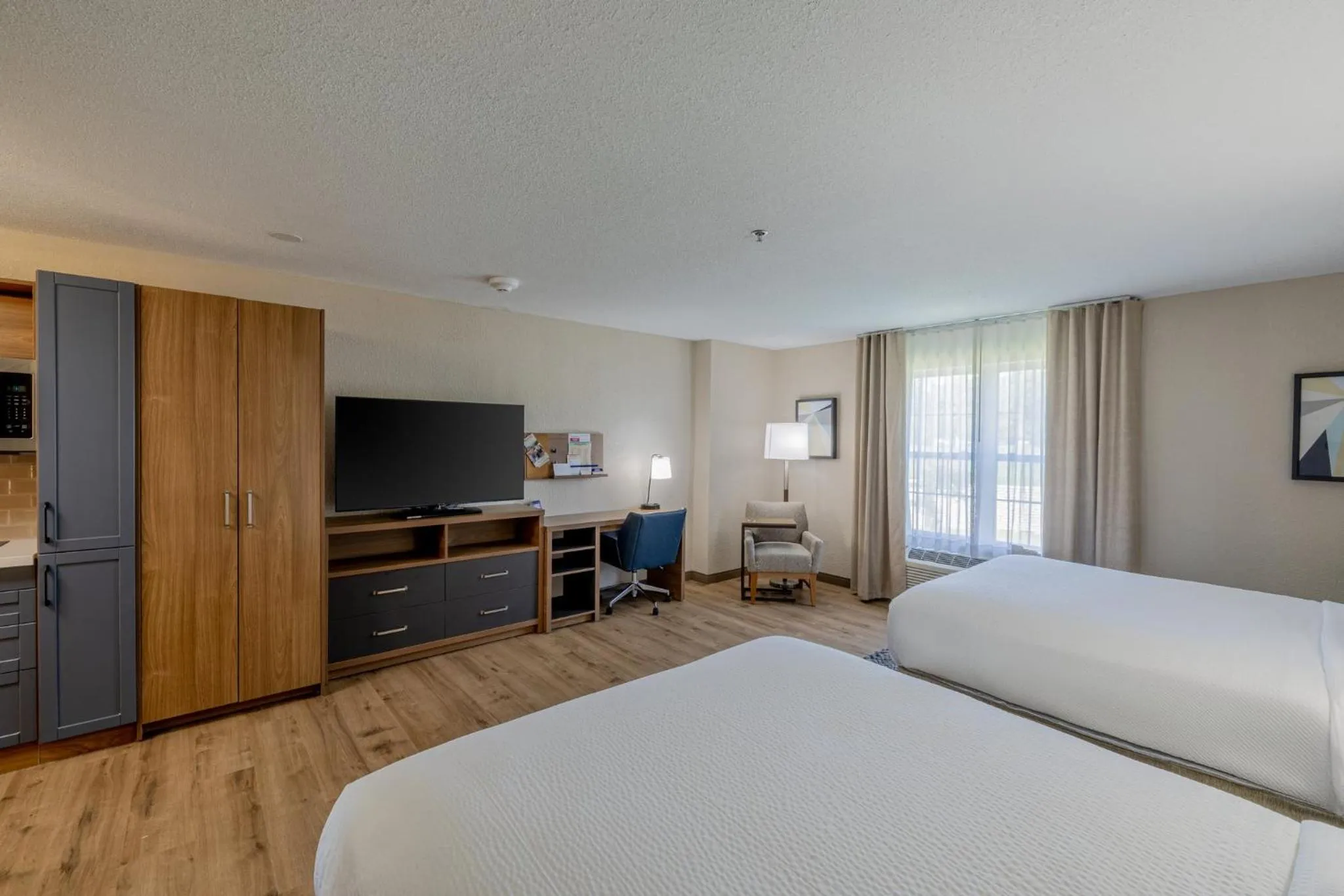 Photo of the whole room, Bed in Candlewood Suites Wichita Northwest by IHG