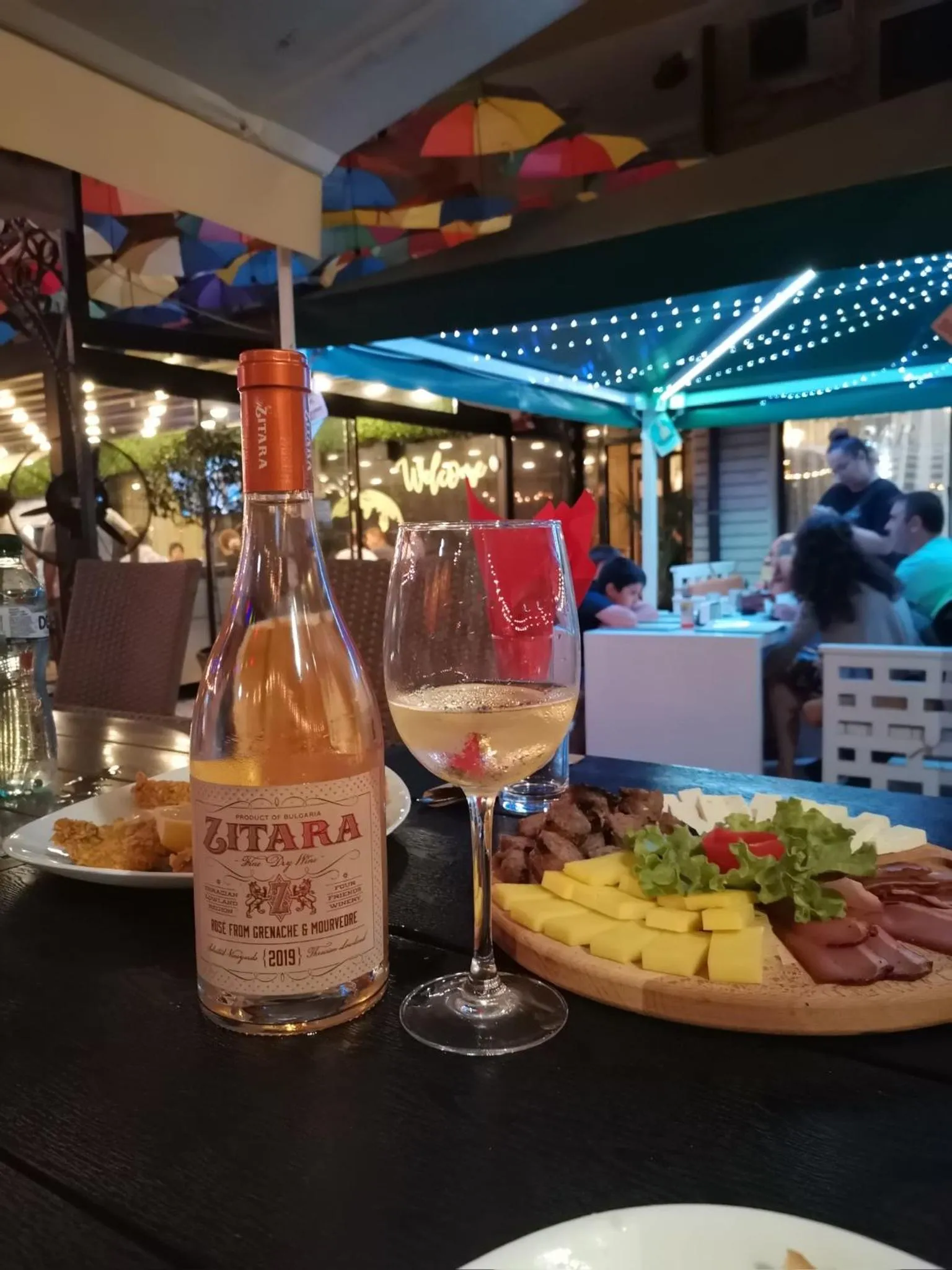 Restaurant/places to eat in Hotel Elit