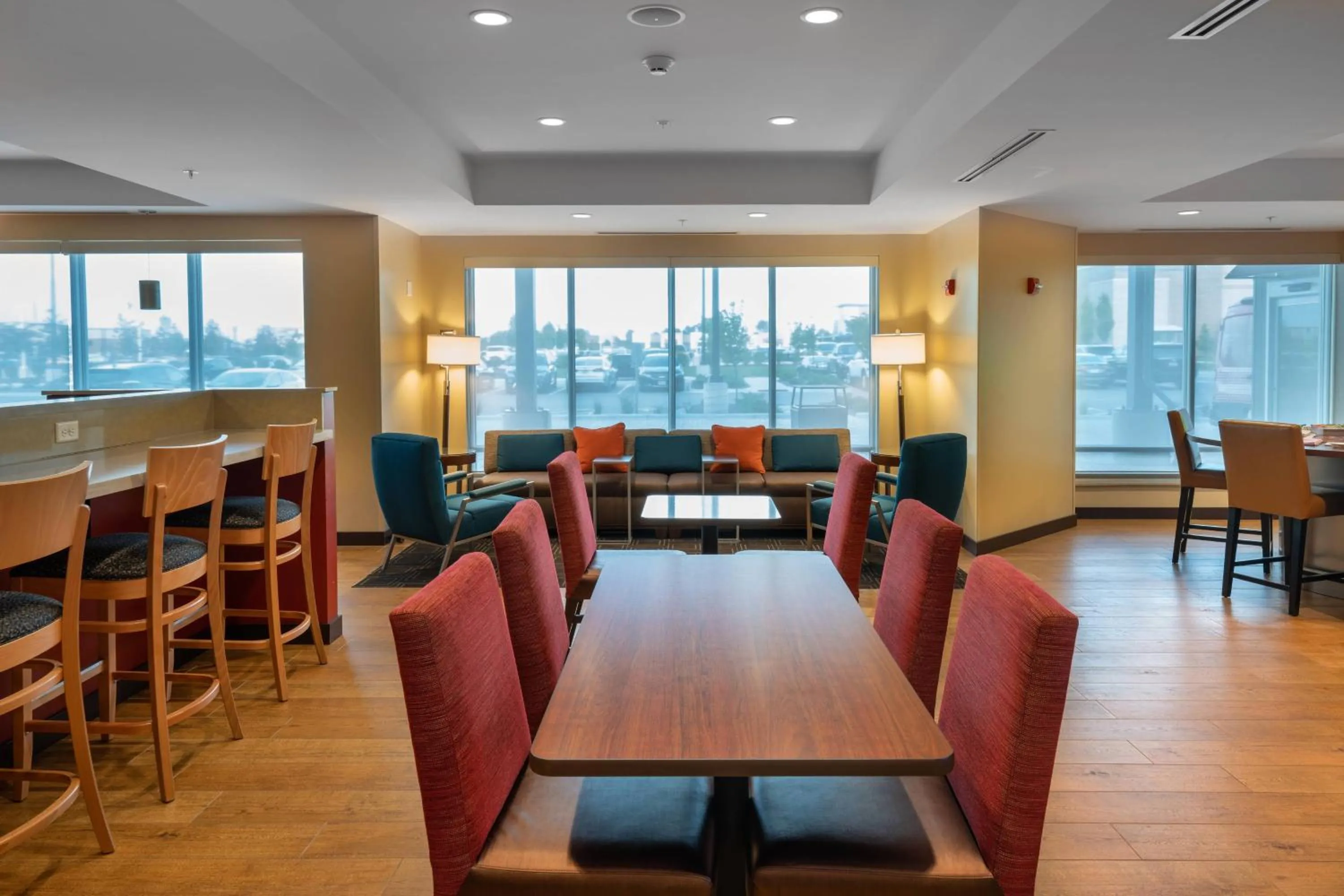 Restaurant/places to eat in TownePlace Suites by Marriott Milwaukee Oak Creek