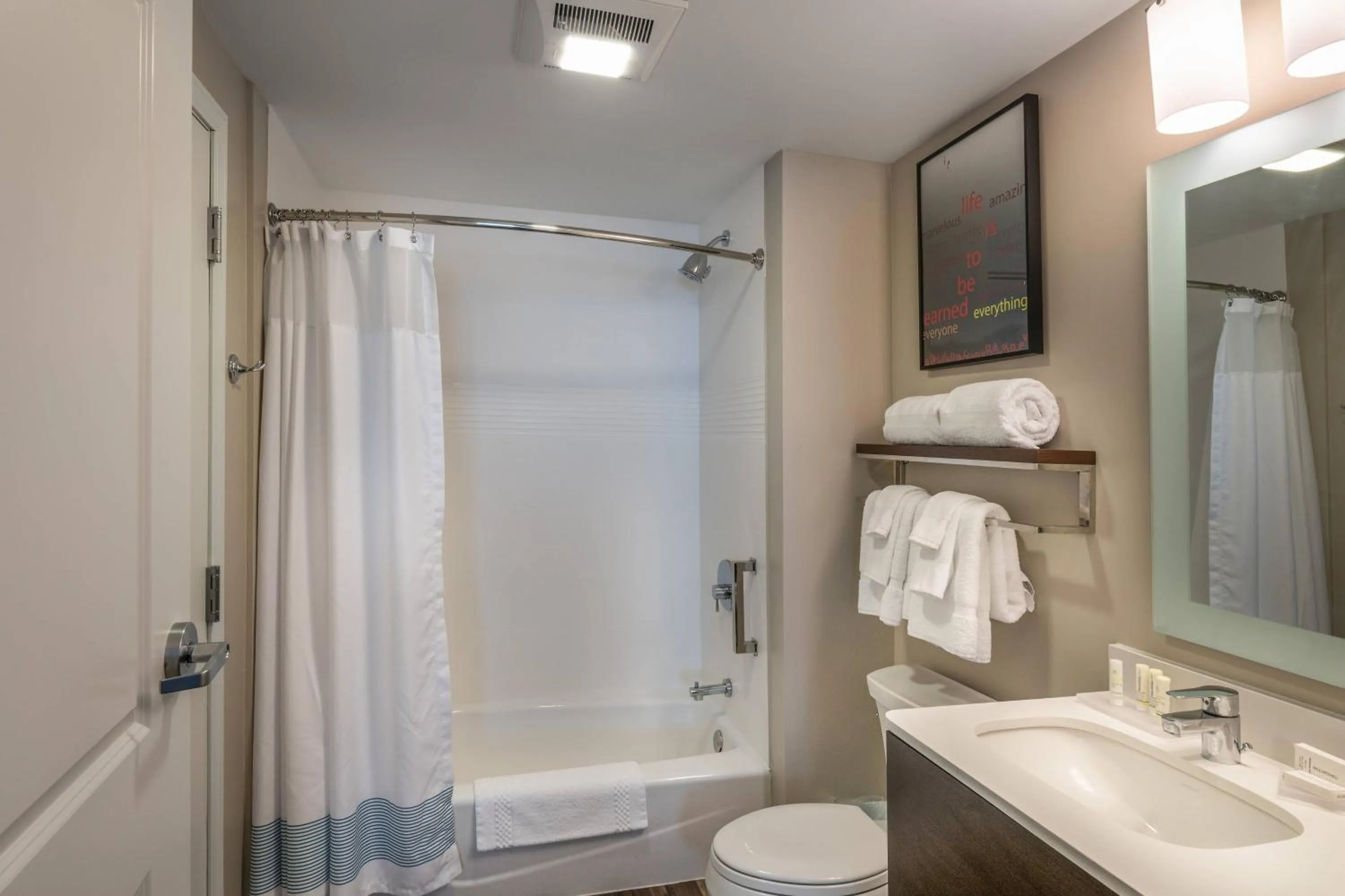 Bathroom in TownePlace Suites by Marriott Milwaukee Oak Creek