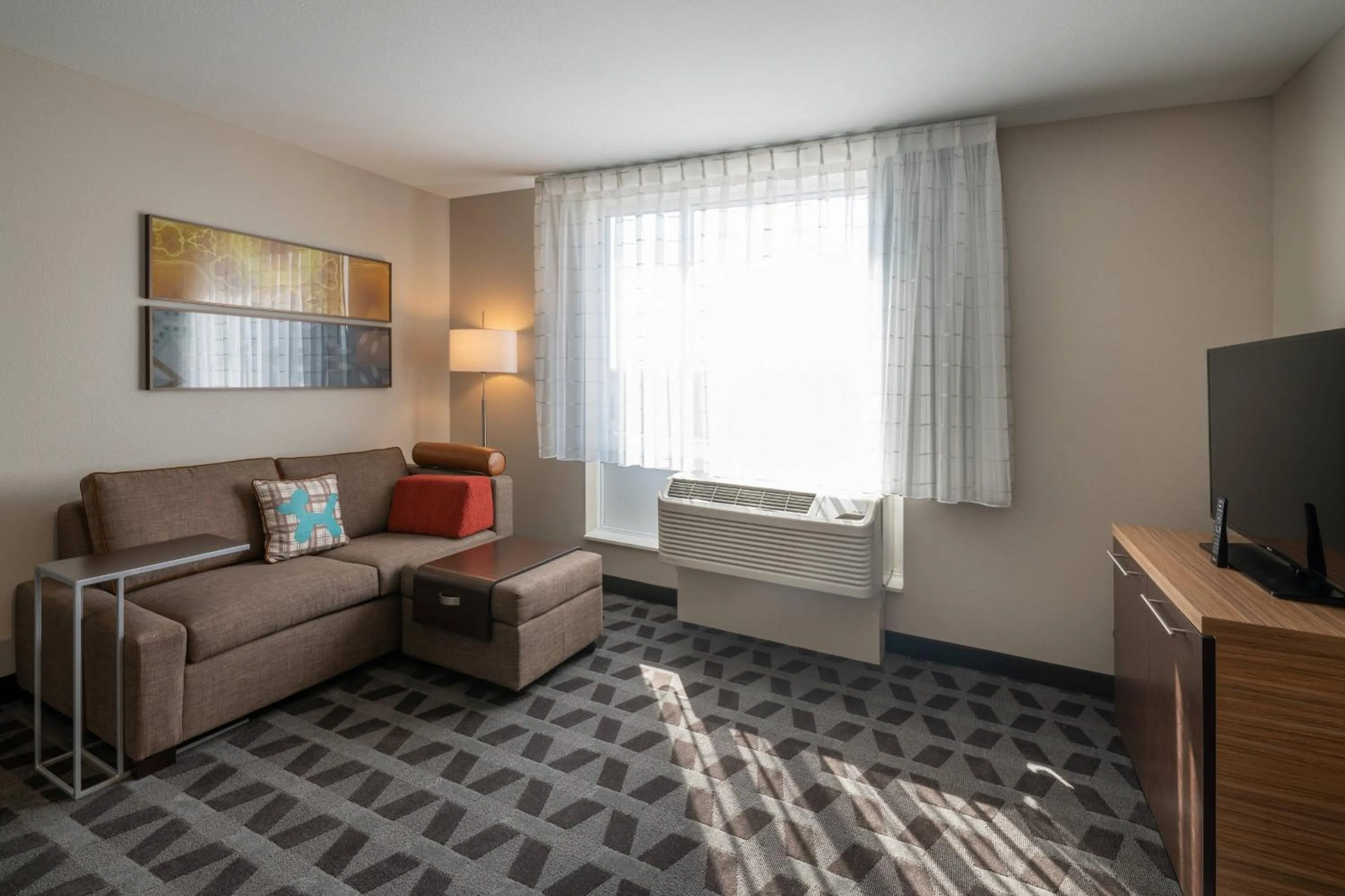 Living room in TownePlace Suites by Marriott Milwaukee Oak Creek