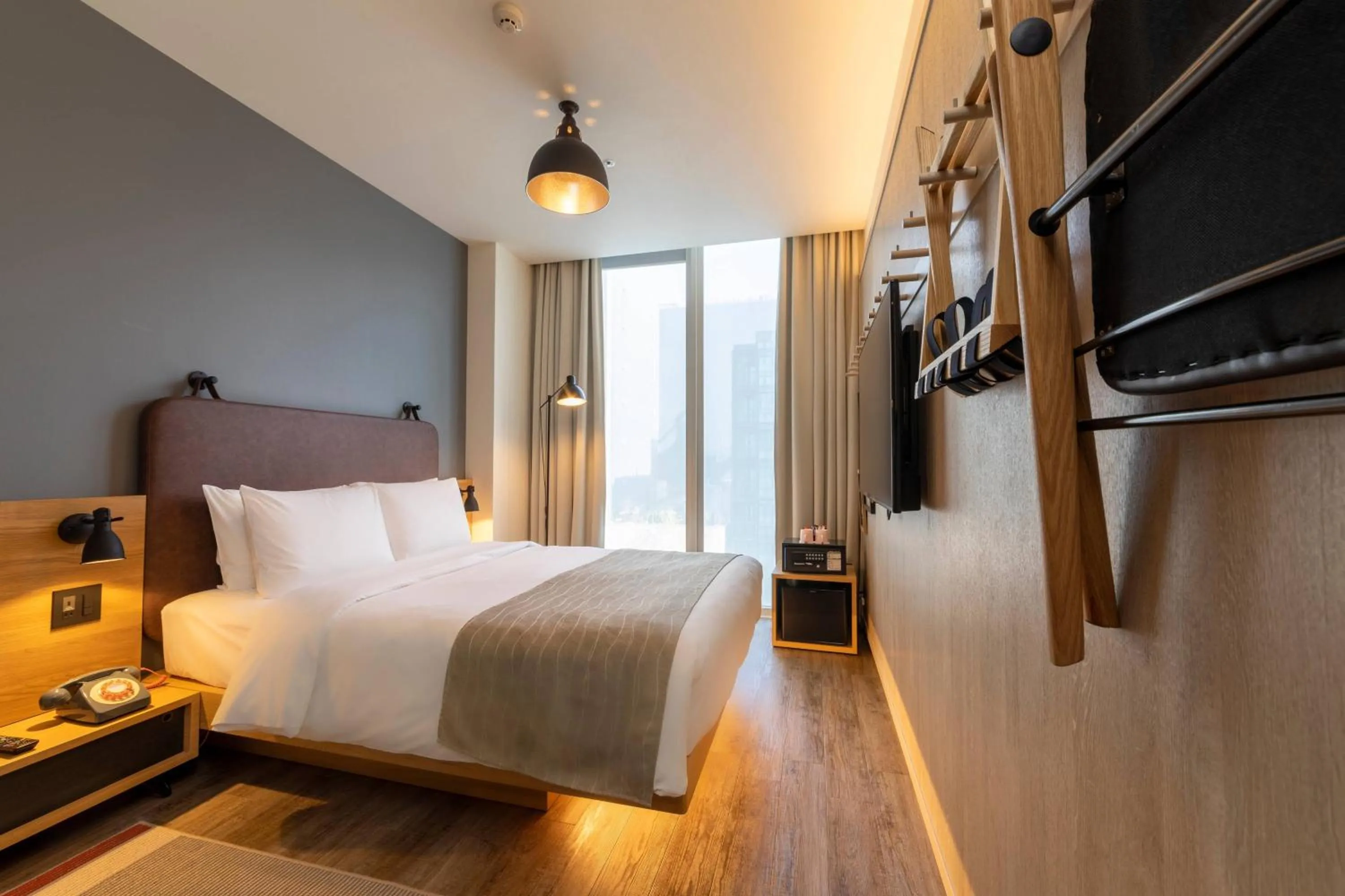 Photo of the whole room, Bed in MOXY Osaka Honmachi