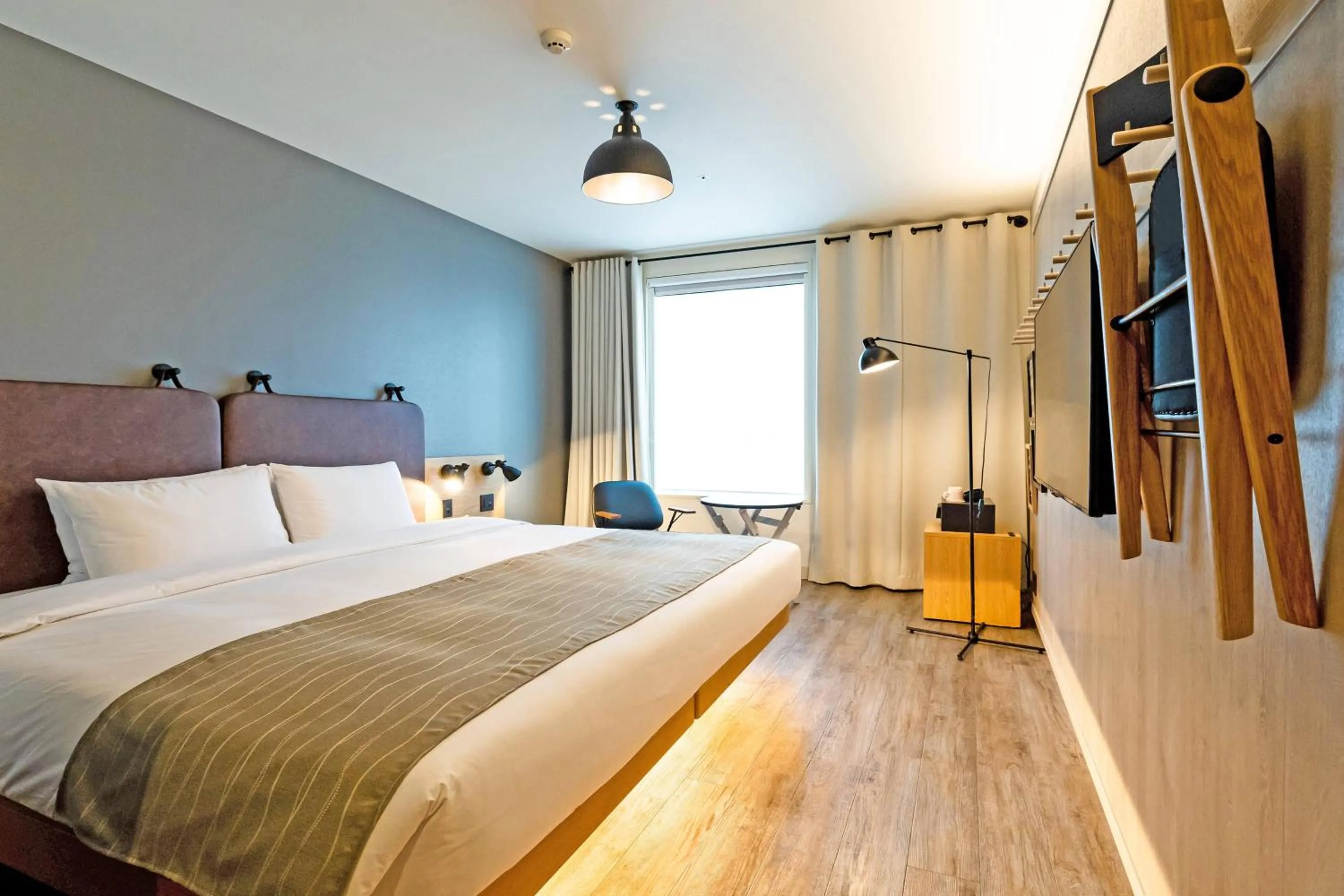 Photo of the whole room, Bed in MOXY Osaka Honmachi