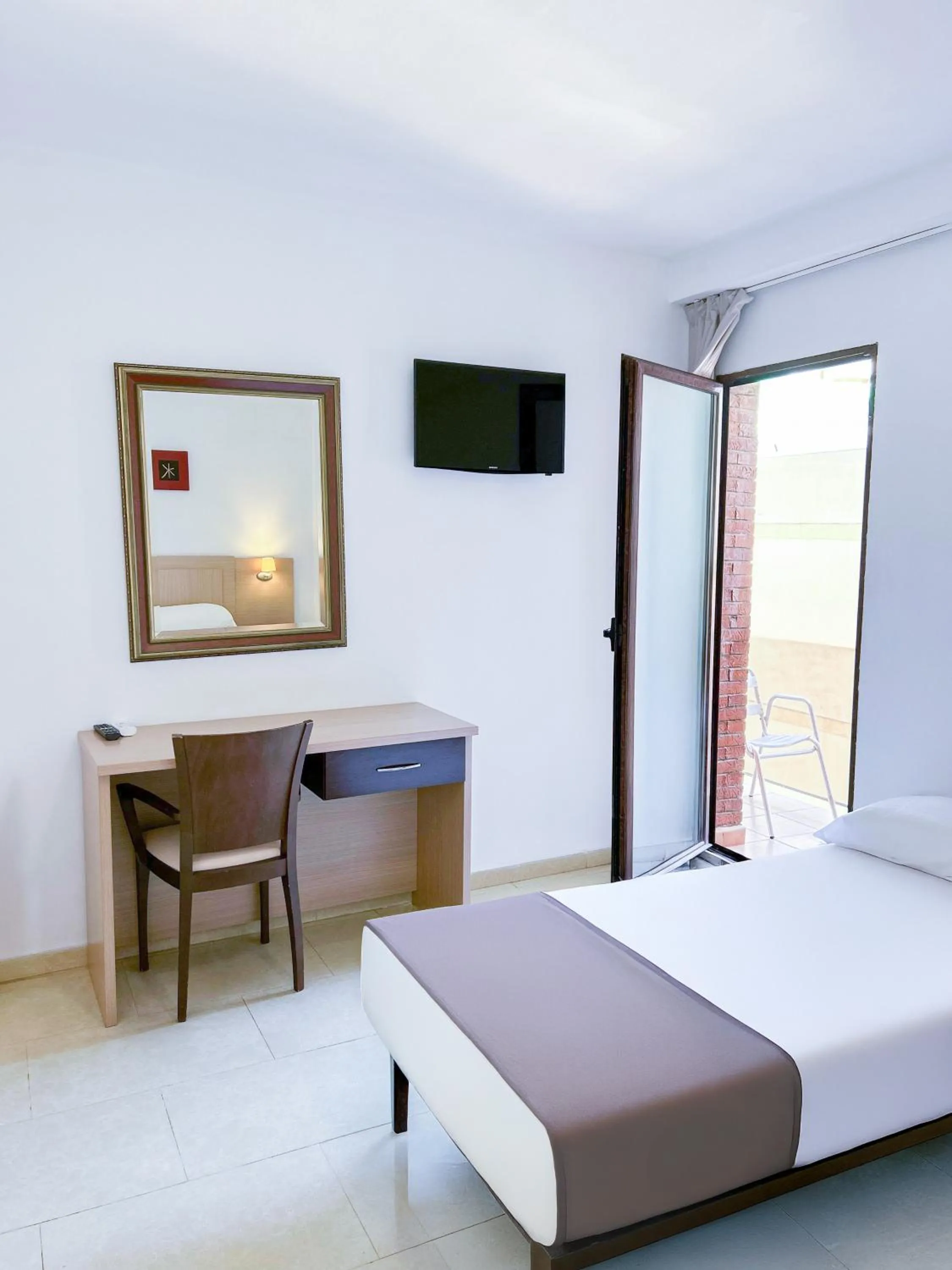 Bed in Hotel Primavera Benidorm