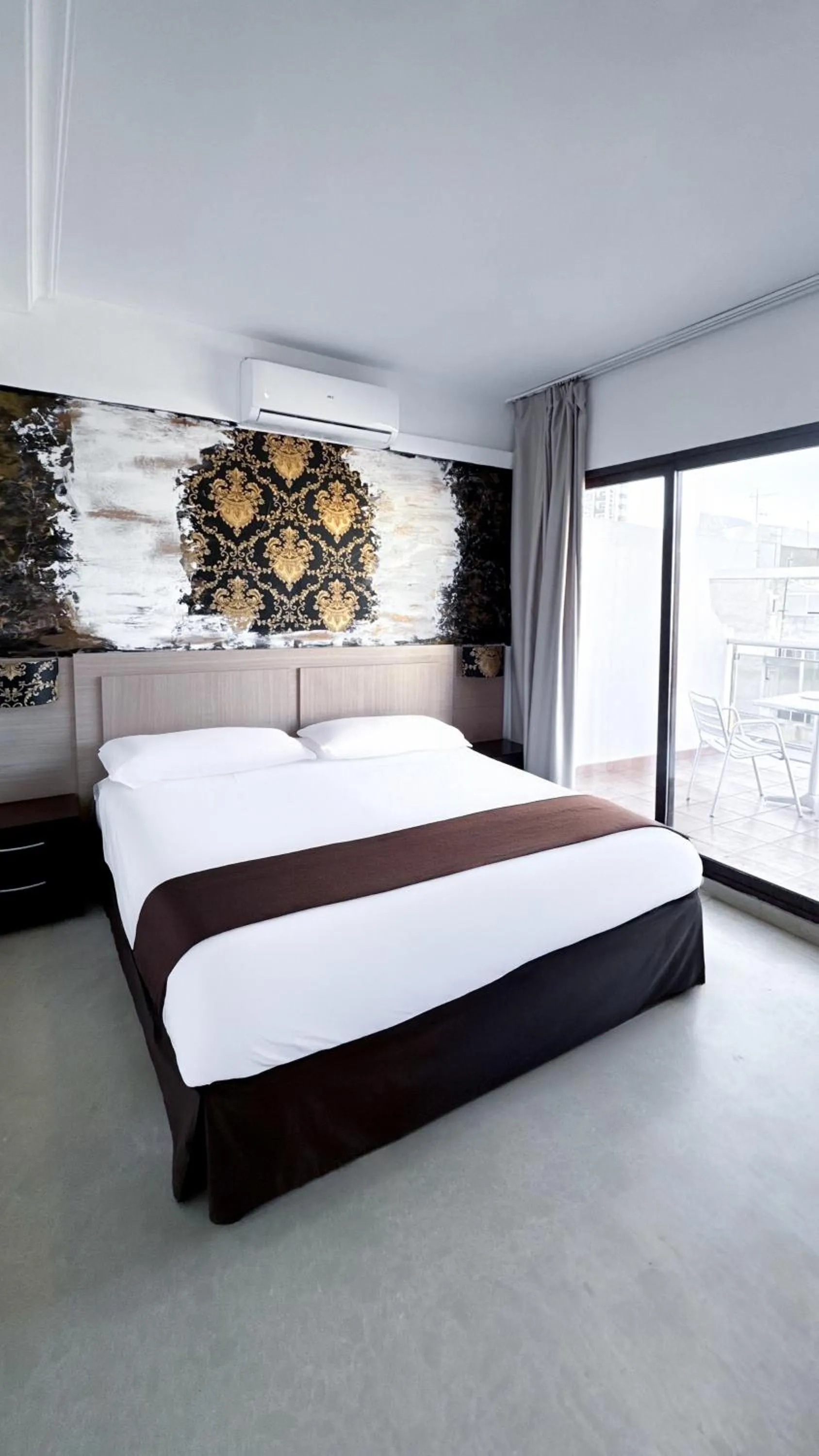 Bed in Hotel Primavera Benidorm