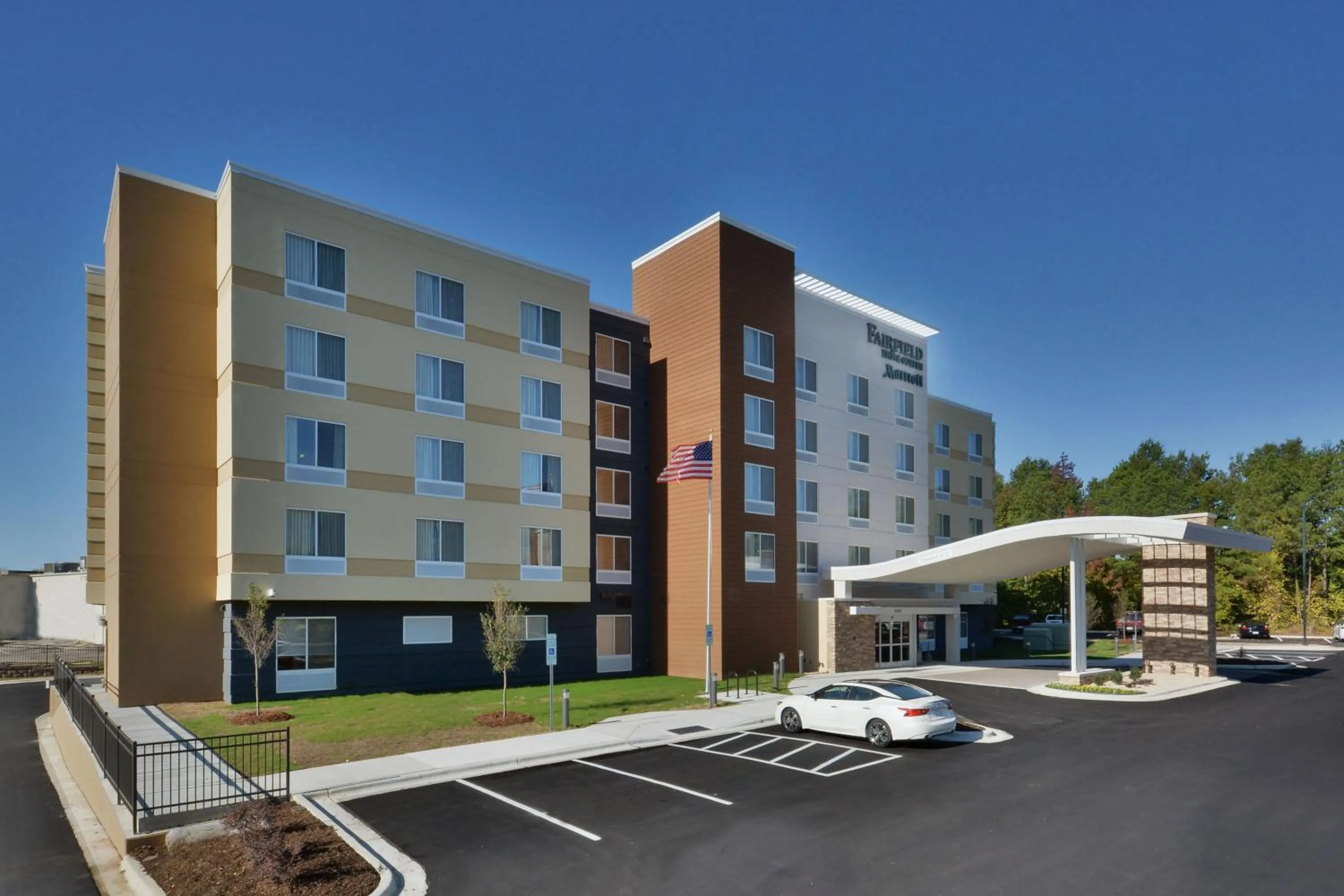 Property building in Fairfield Inn & Suites by Marriott Raleigh Capital Blvd./I-540