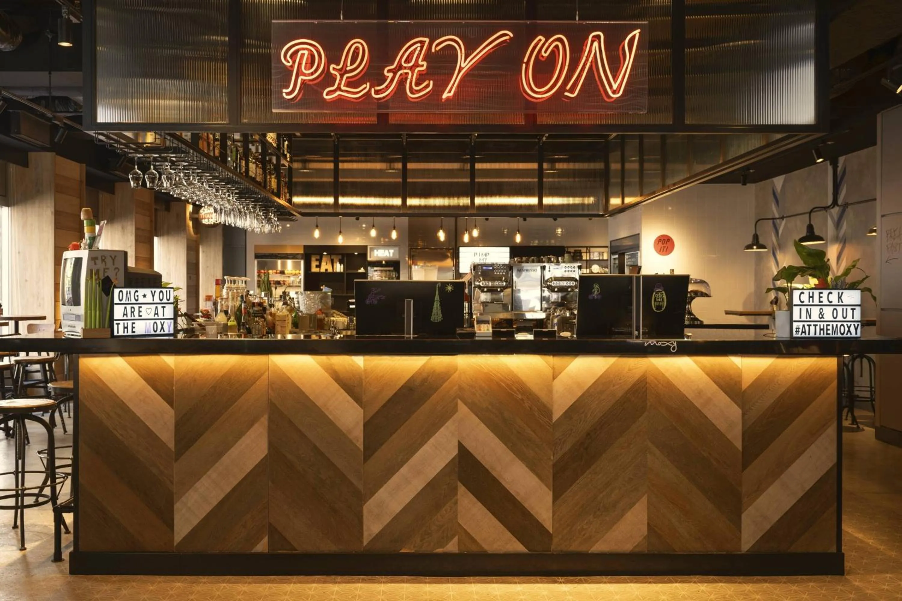 Lounge or bar in MOXY Tokyo Kinshicho