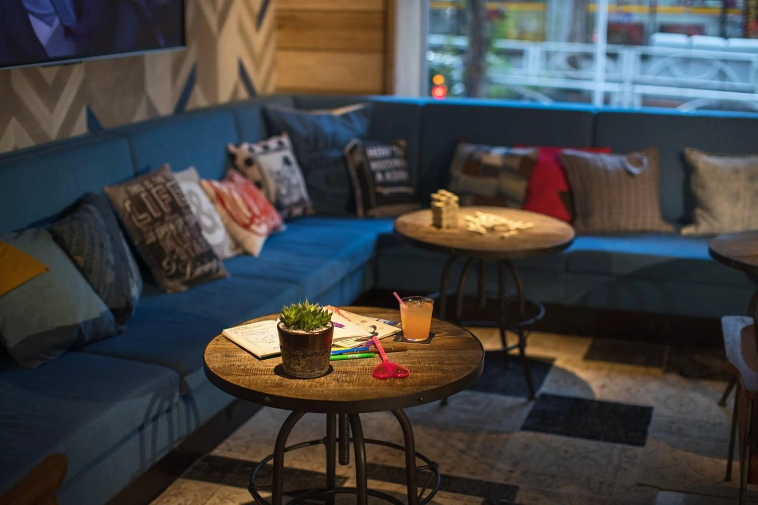 Lounge or bar in MOXY Tokyo Kinshicho