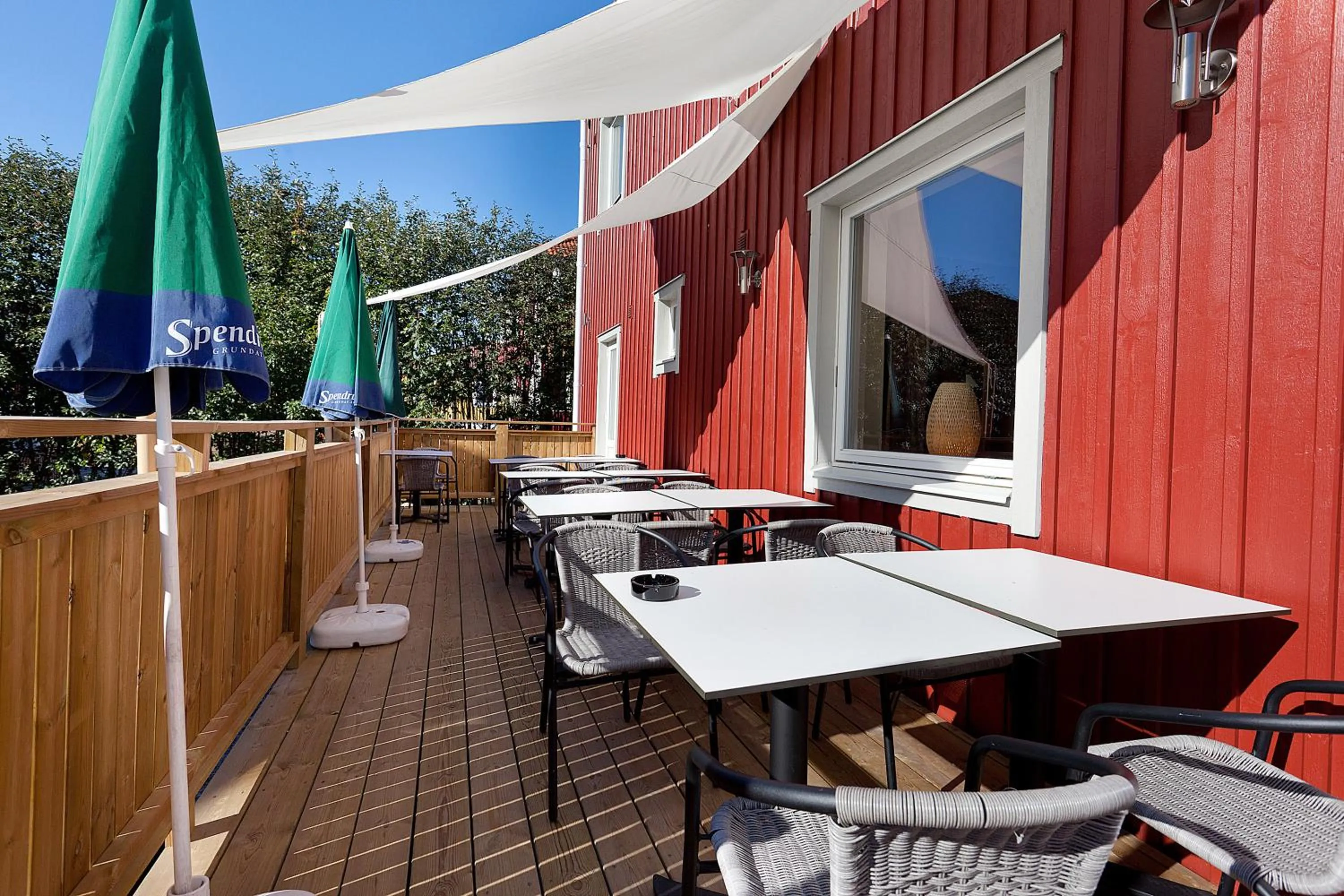 Restaurant/places to eat in EttSmart Hotell