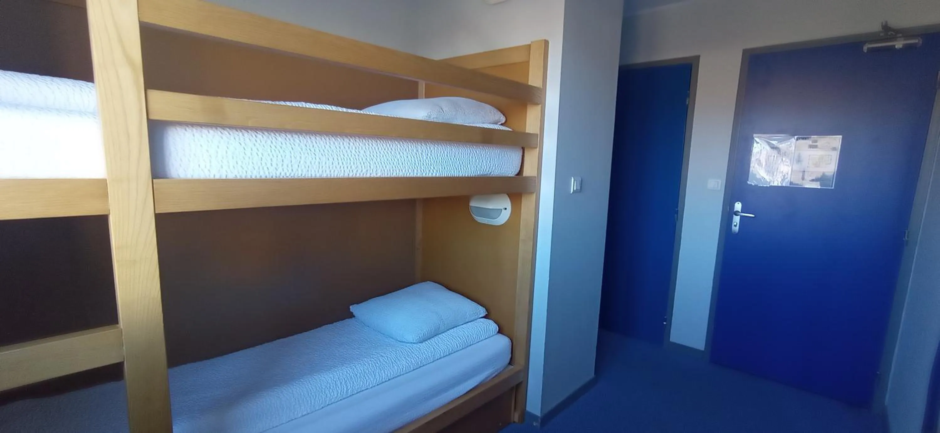 Bed in Logis Hotel Restaurant Le Cygne