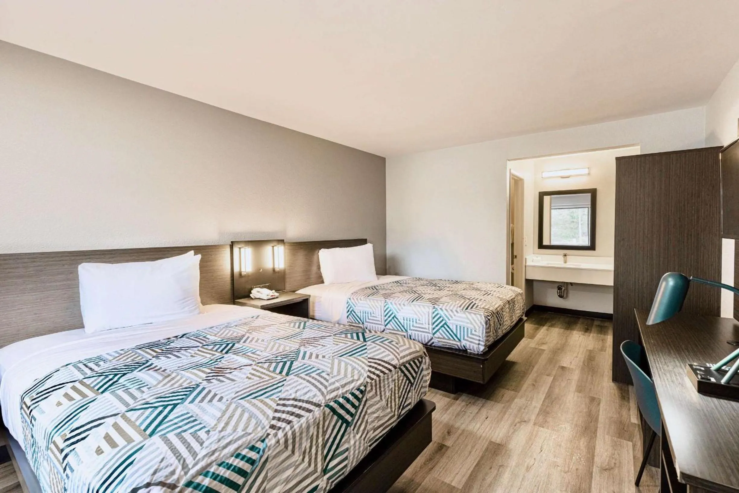 Bedroom, Bed in Motel 6-Carlsbad, CA - East Near LEGOLAND