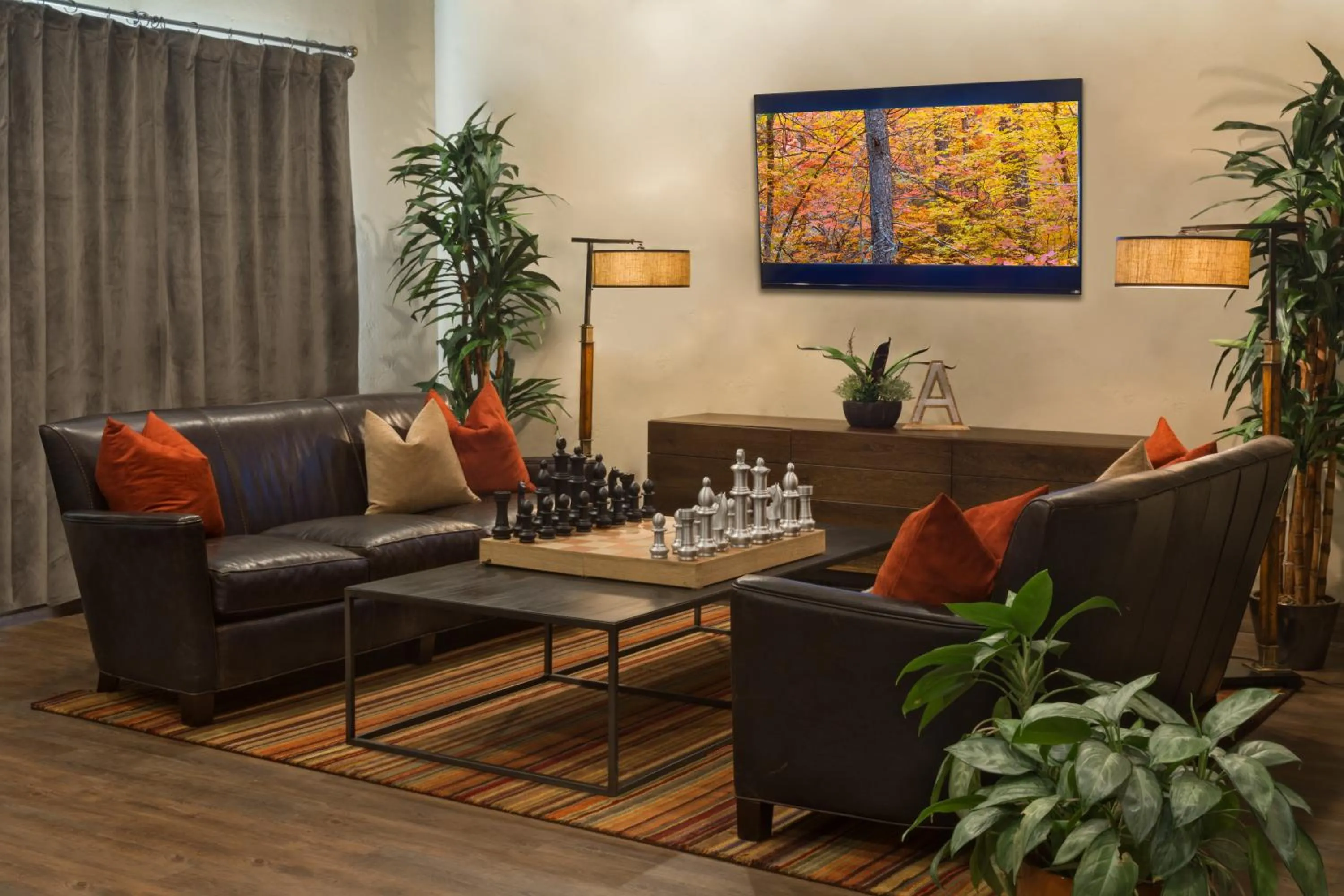 Communal lounge/ TV room in Arabella Hotel Sedona