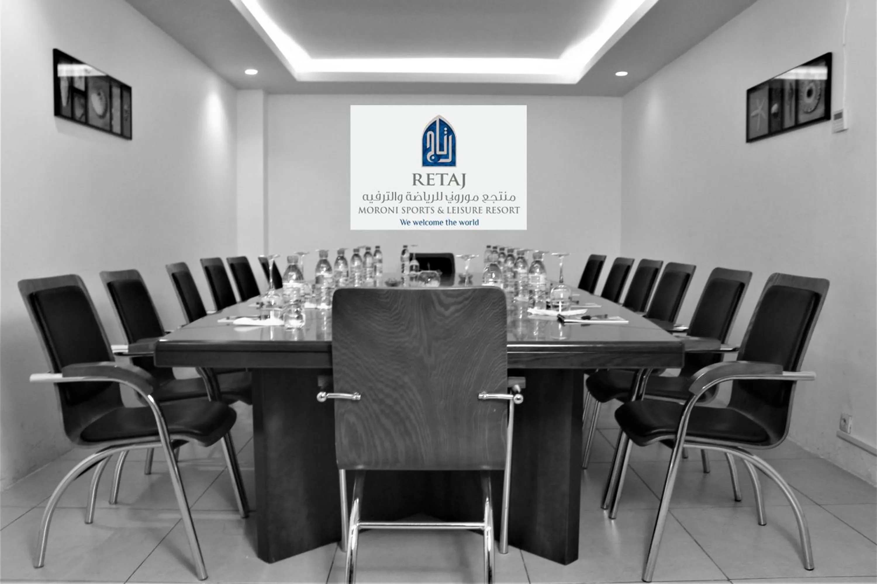 Restaurant/places to eat in Retaj Moroni