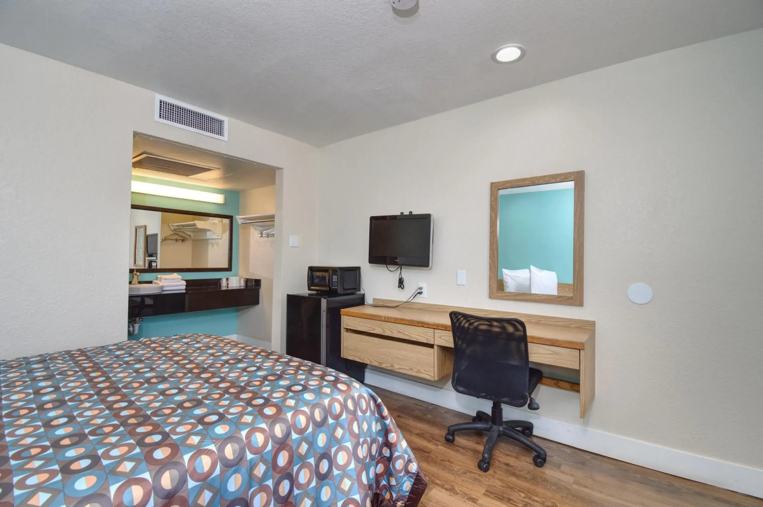 Double Room in Vagabond Inn Buttonwillow North I-5 Double Room in Vagabond Inn Buttonwillow North I-5