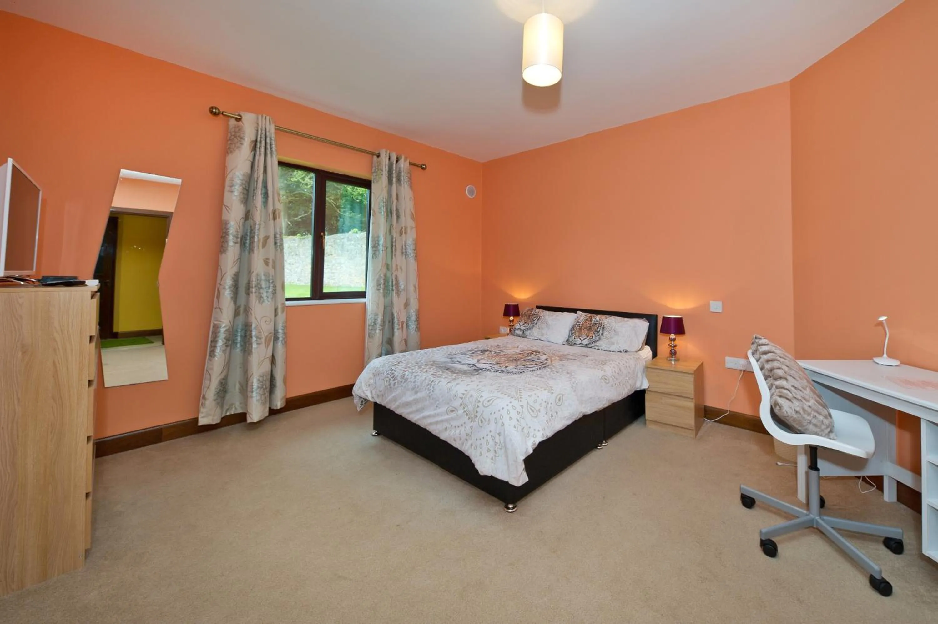 Bed in Moorepark West House