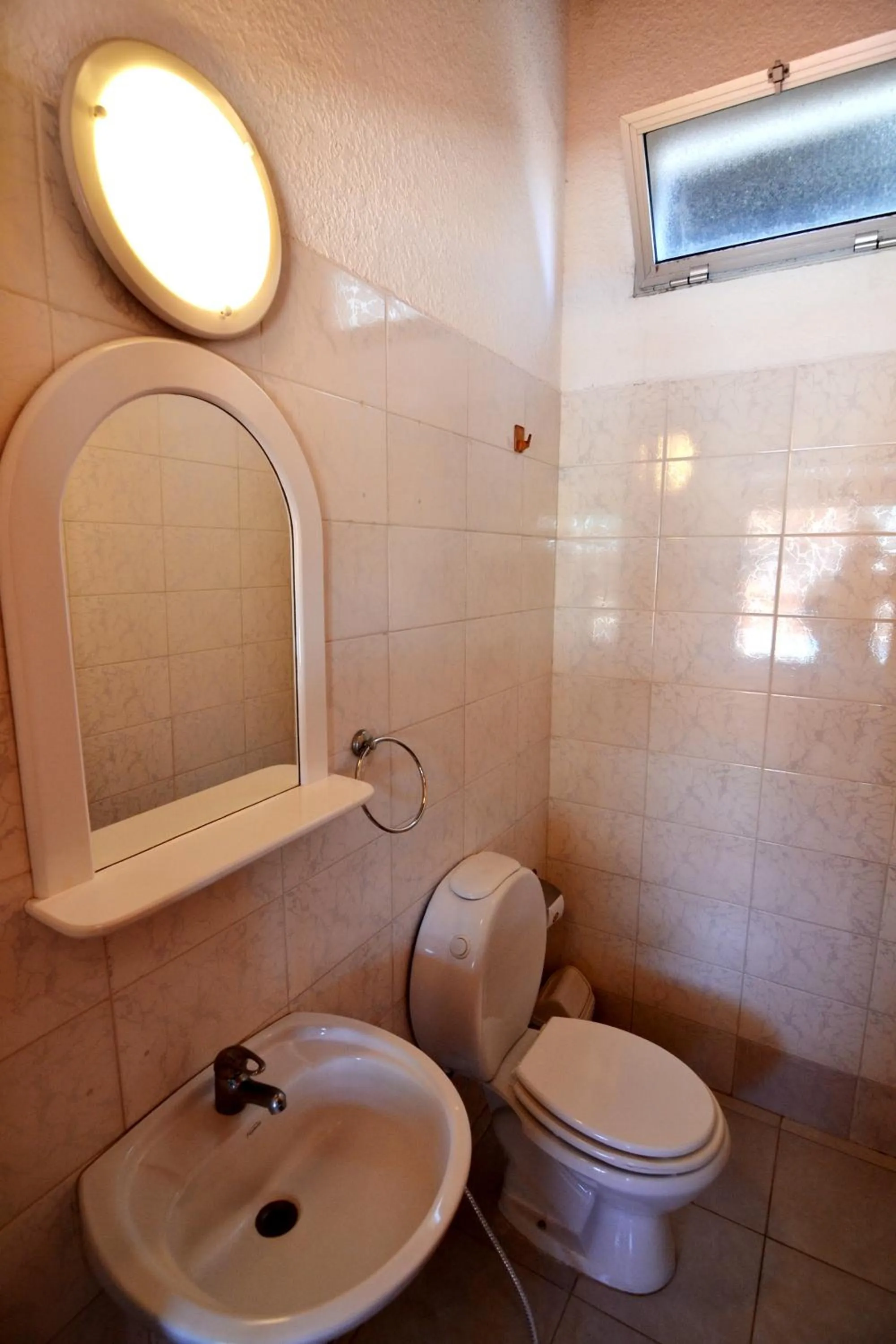 Toilet in Hotel Concorde