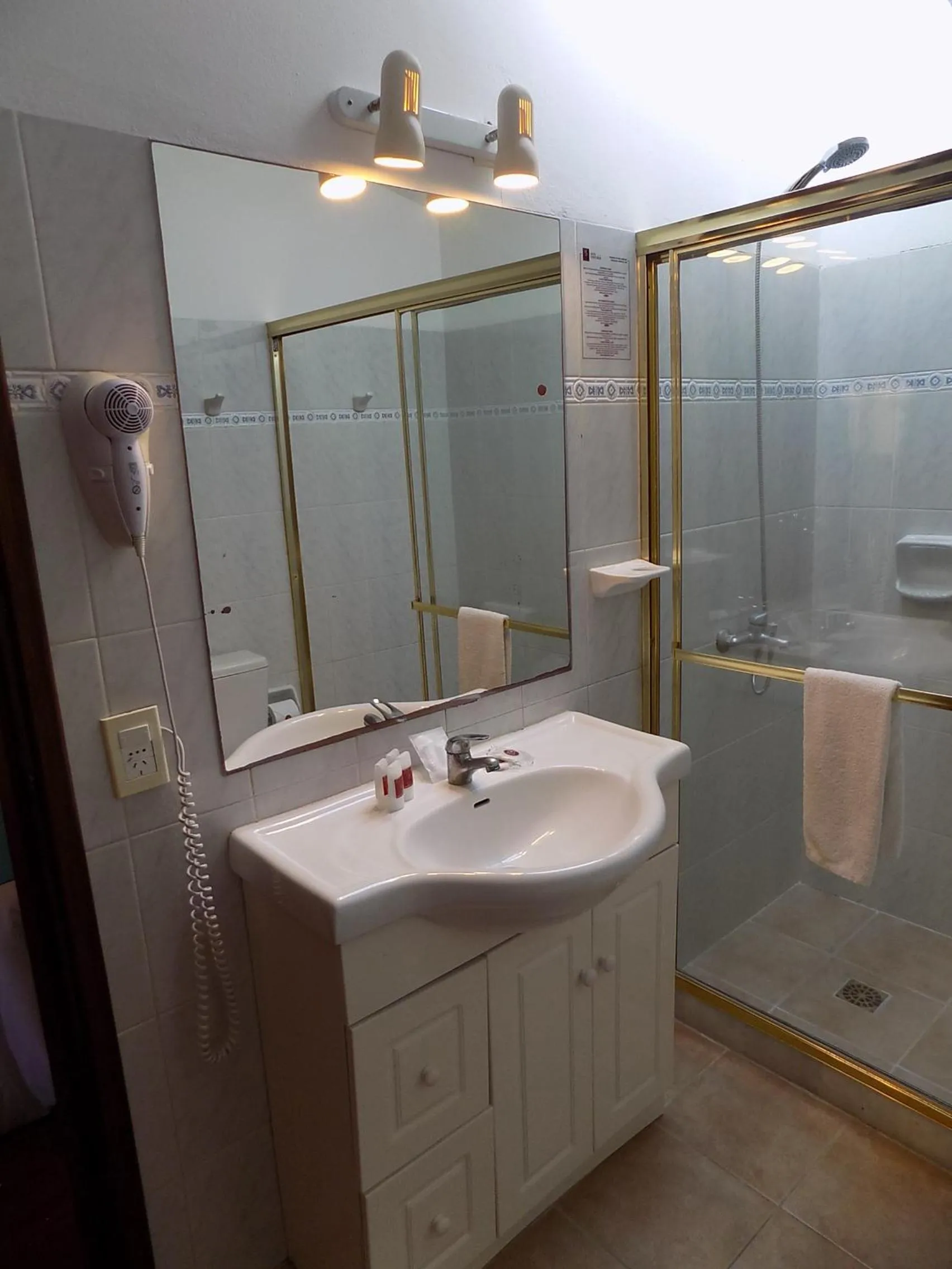 Bathroom in Hotel Concorde