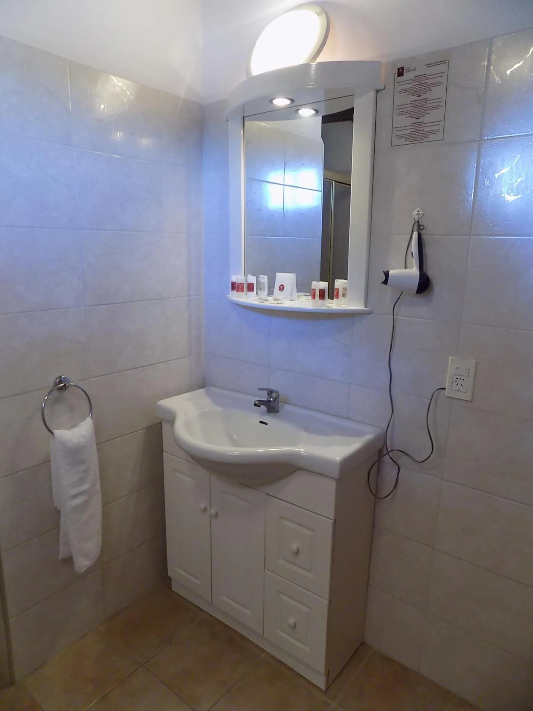 Bathroom in Hotel Concorde