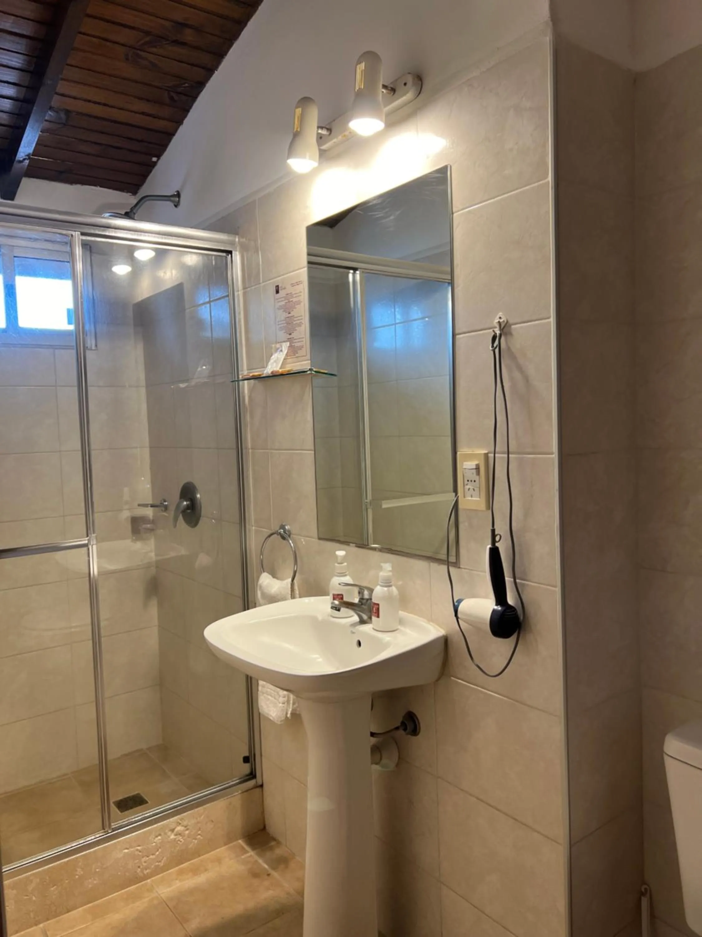 Shower in Hotel Concorde