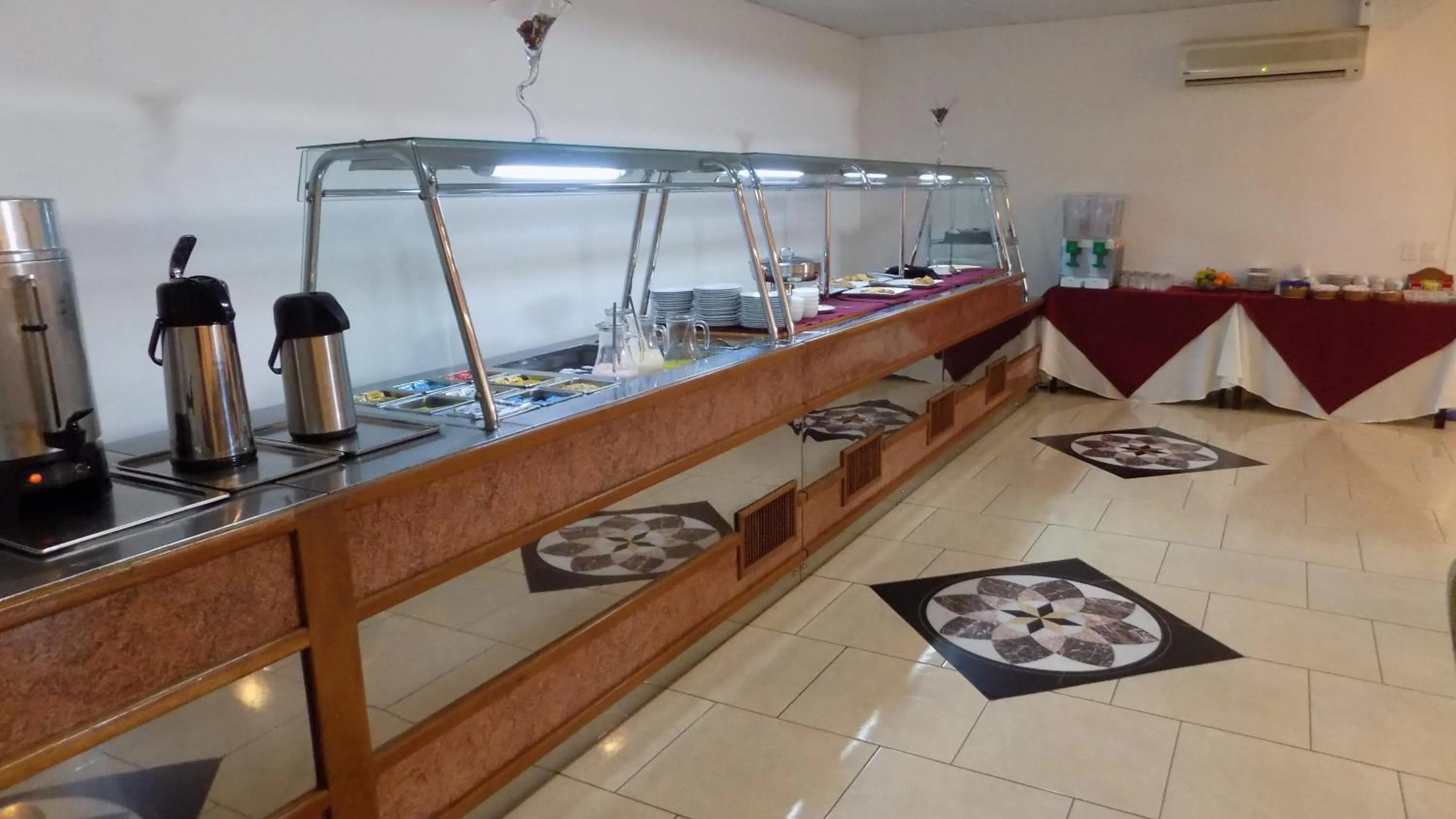 Restaurant/places to eat in Hotel Concorde