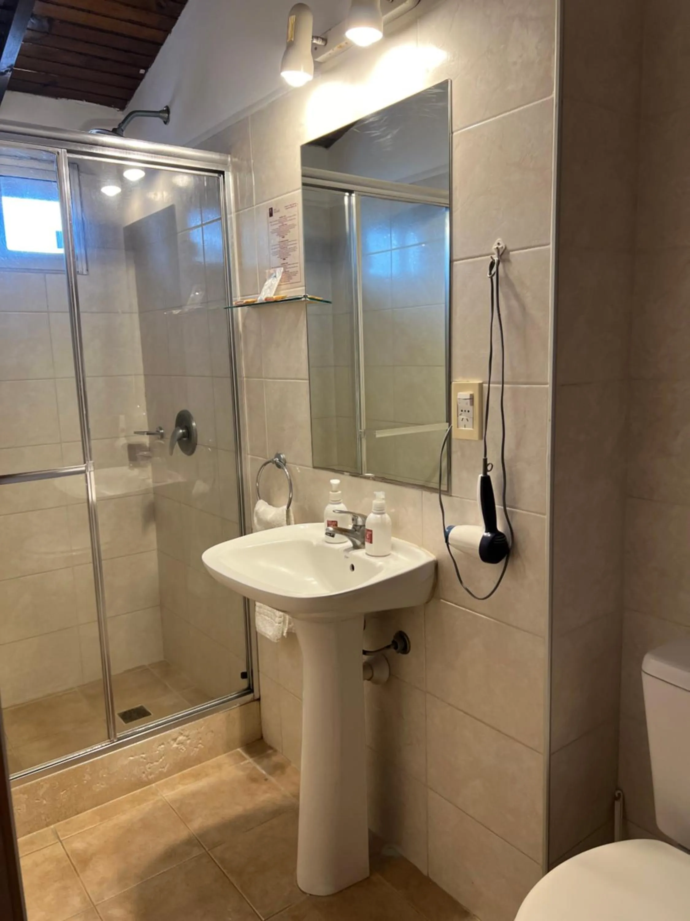 Toilet in Hotel Concorde