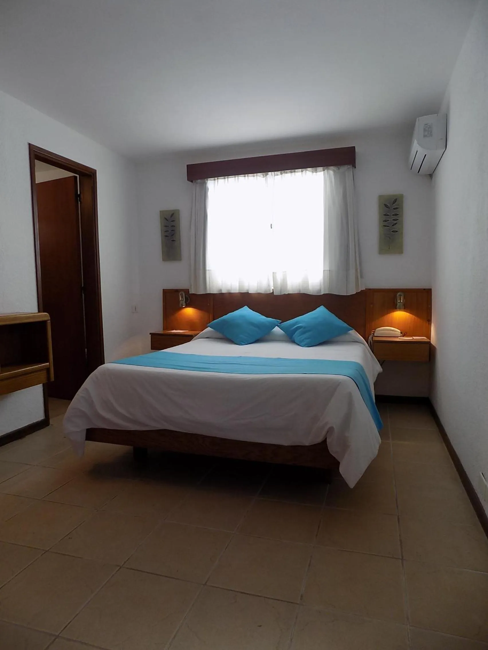 Photo of the whole room, Bed in Hotel Concorde