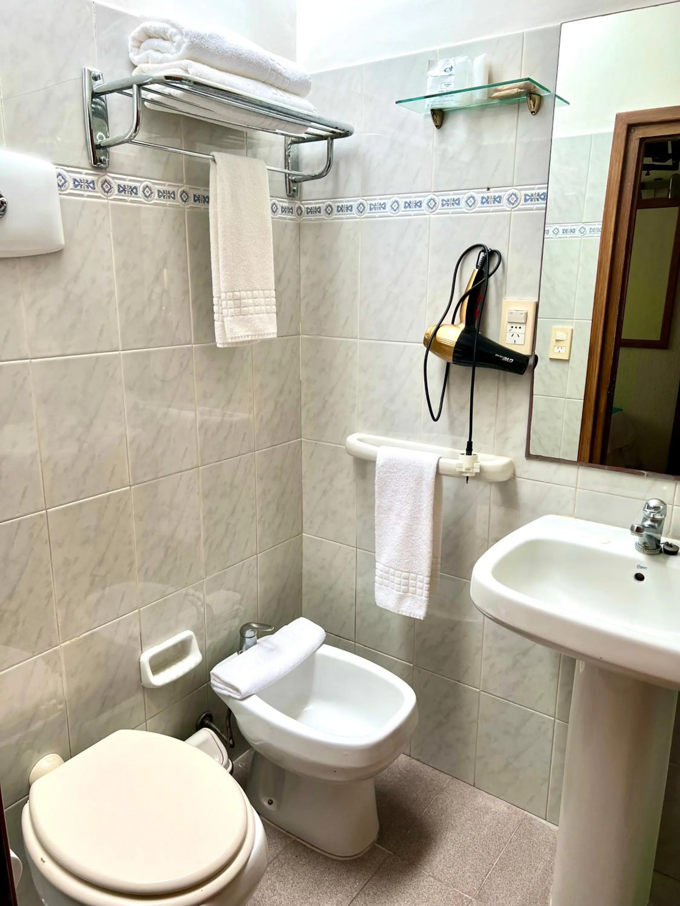 Toilet in Hotel Concorde