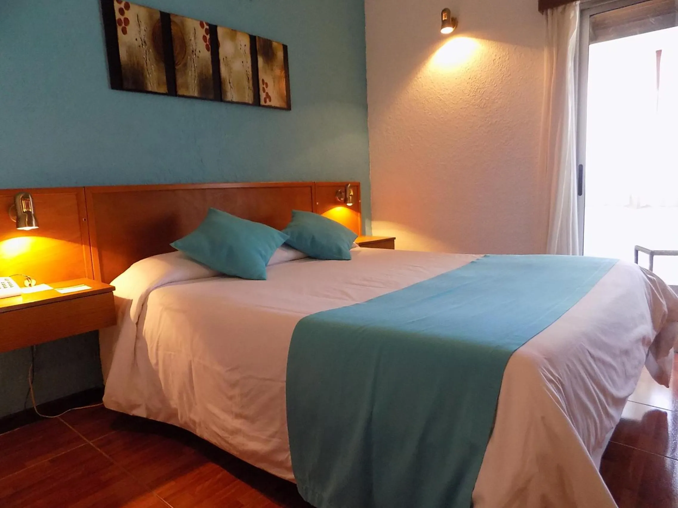 Photo of the whole room, Bed in Hotel Concorde