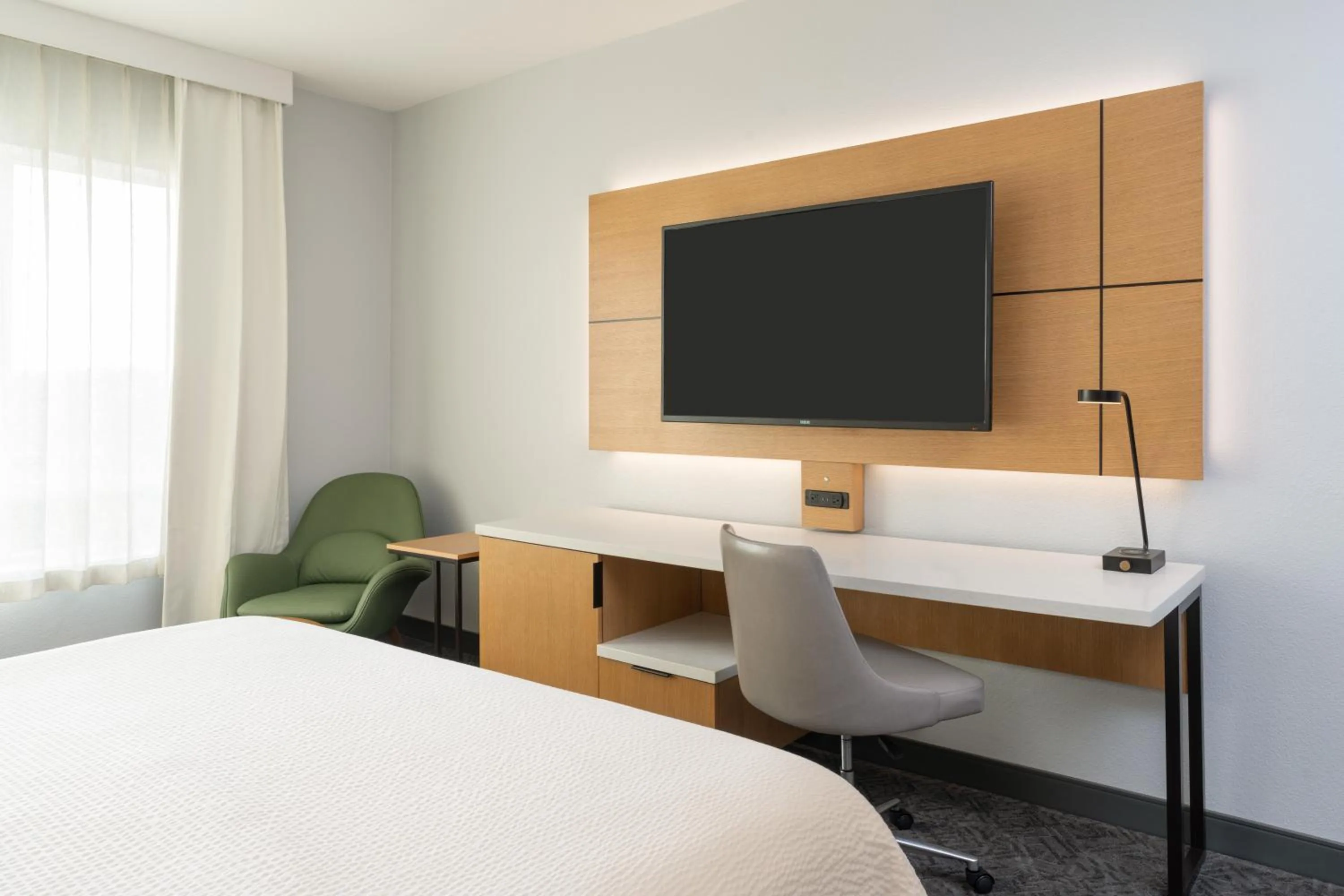 Bed in DoubleTree by Hilton Houston Westchase