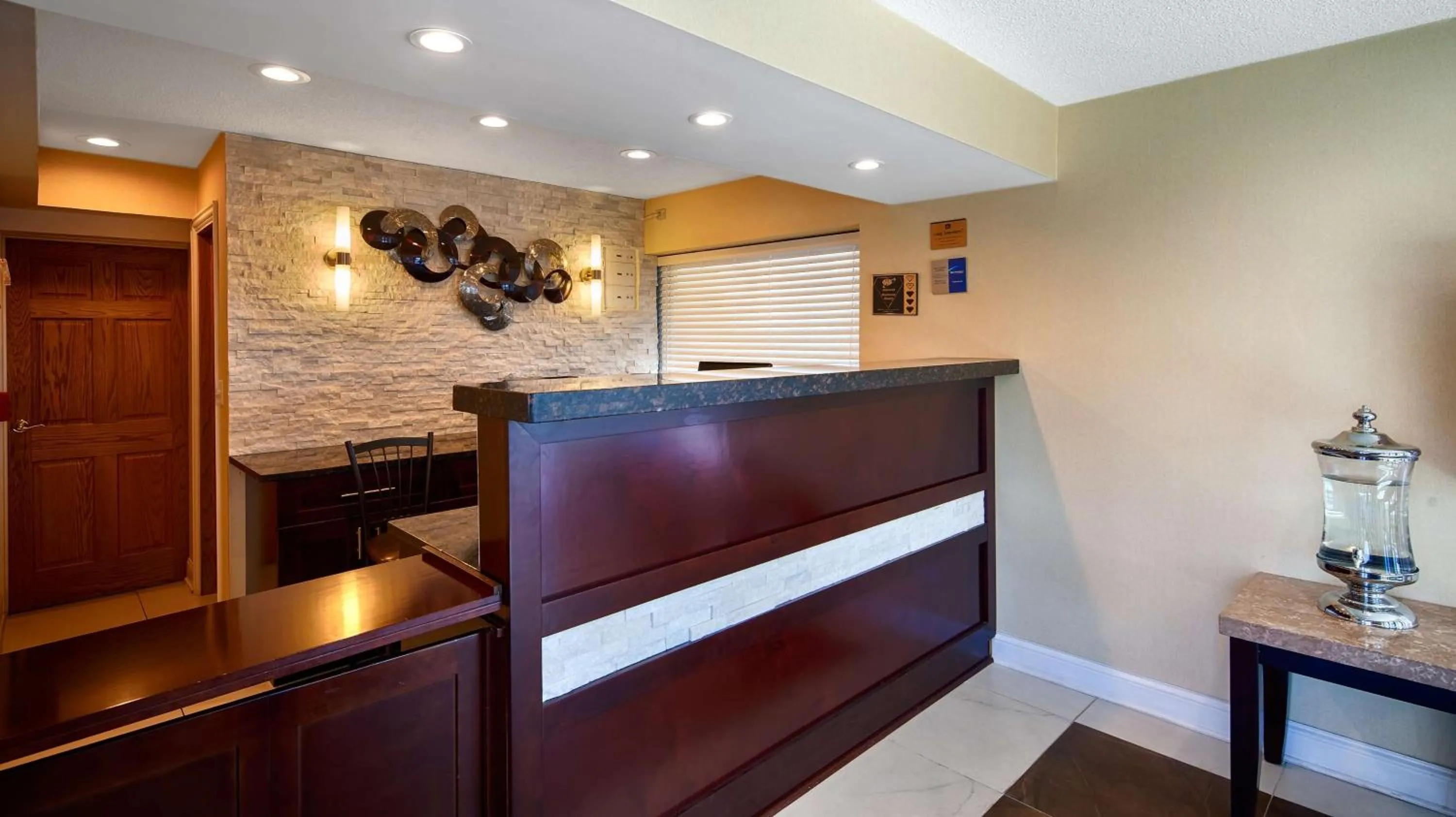 Lobby or reception in Best Western Inn of St. Charles