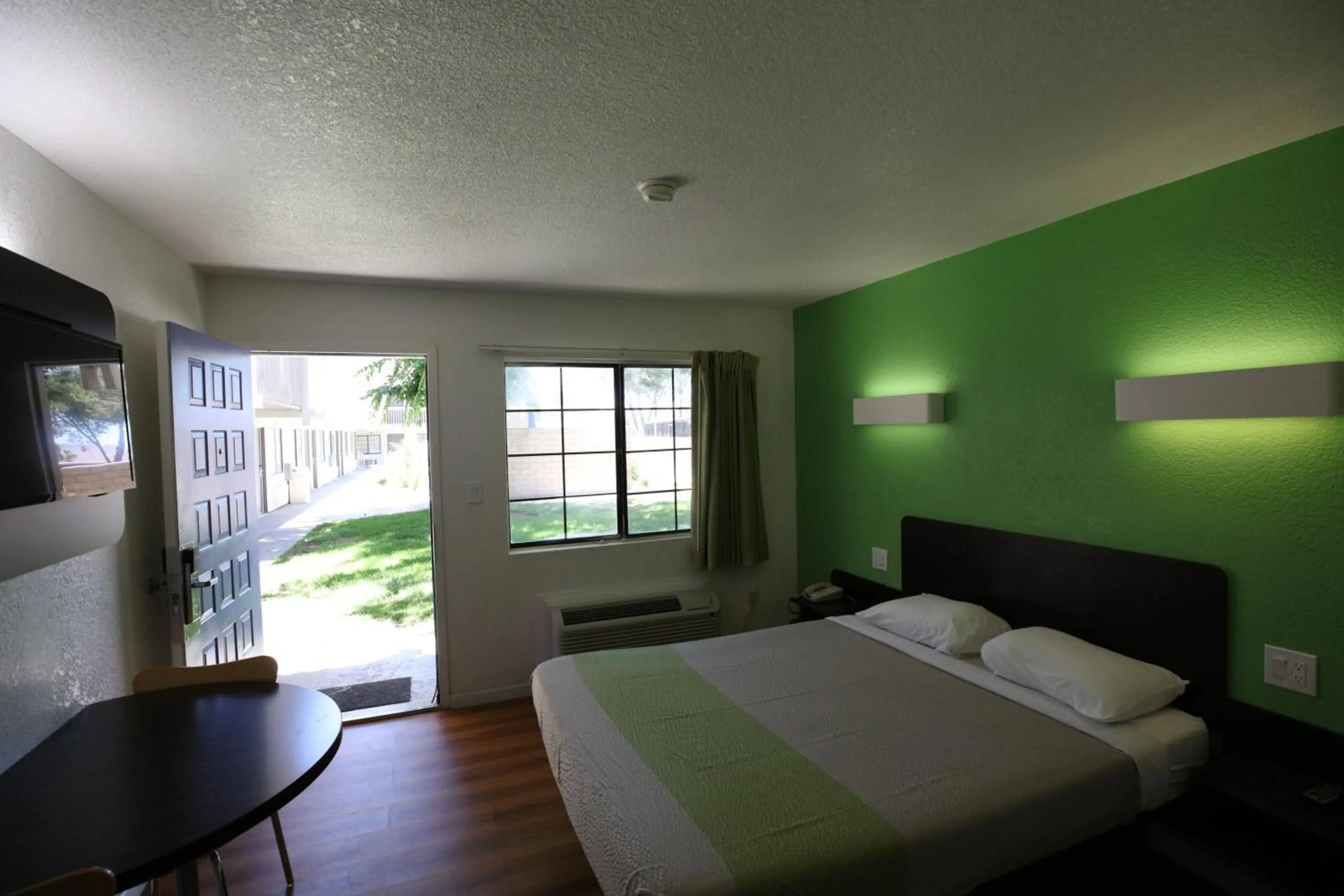 Photo of the whole room, Bed in Motel 6-Barstow, CA