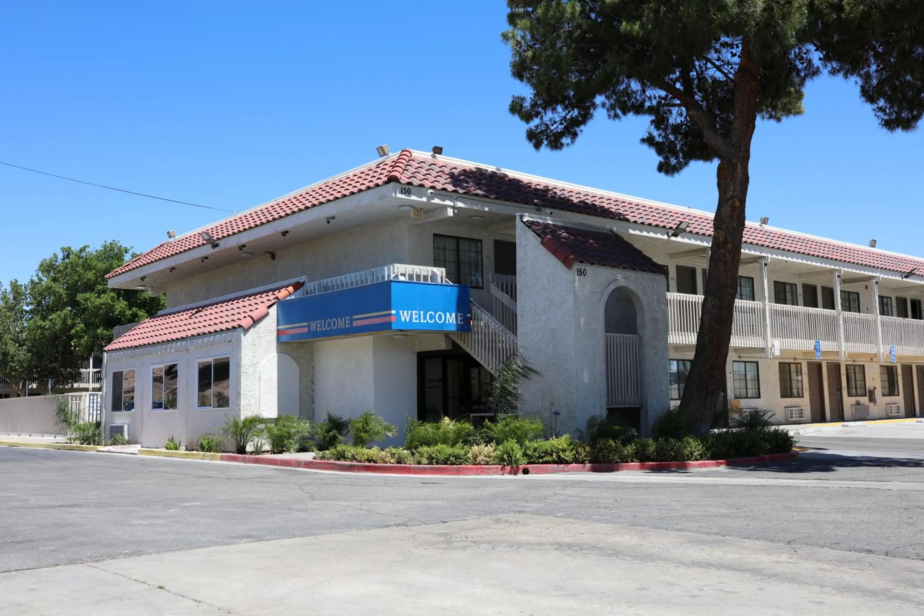 Property building in Motel 6-Barstow, CA