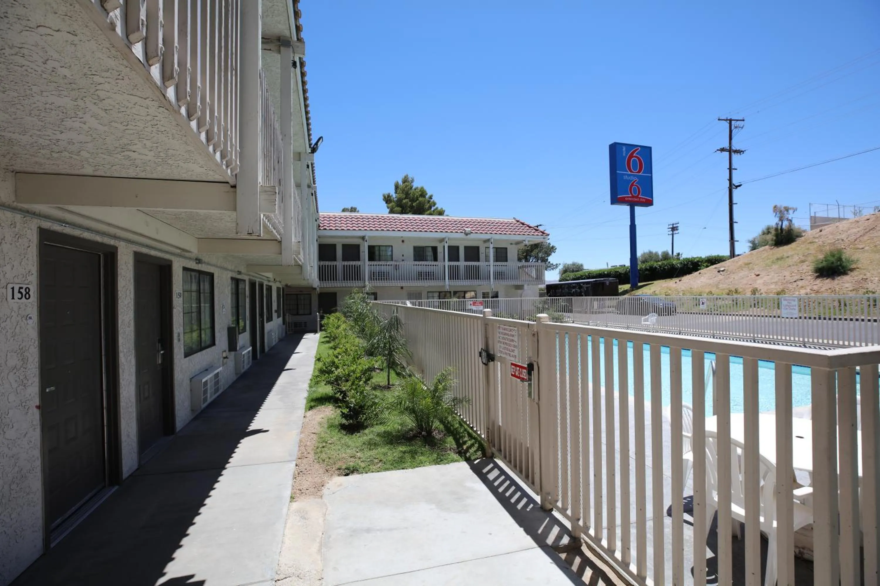 Property building in Motel 6-Barstow, CA
