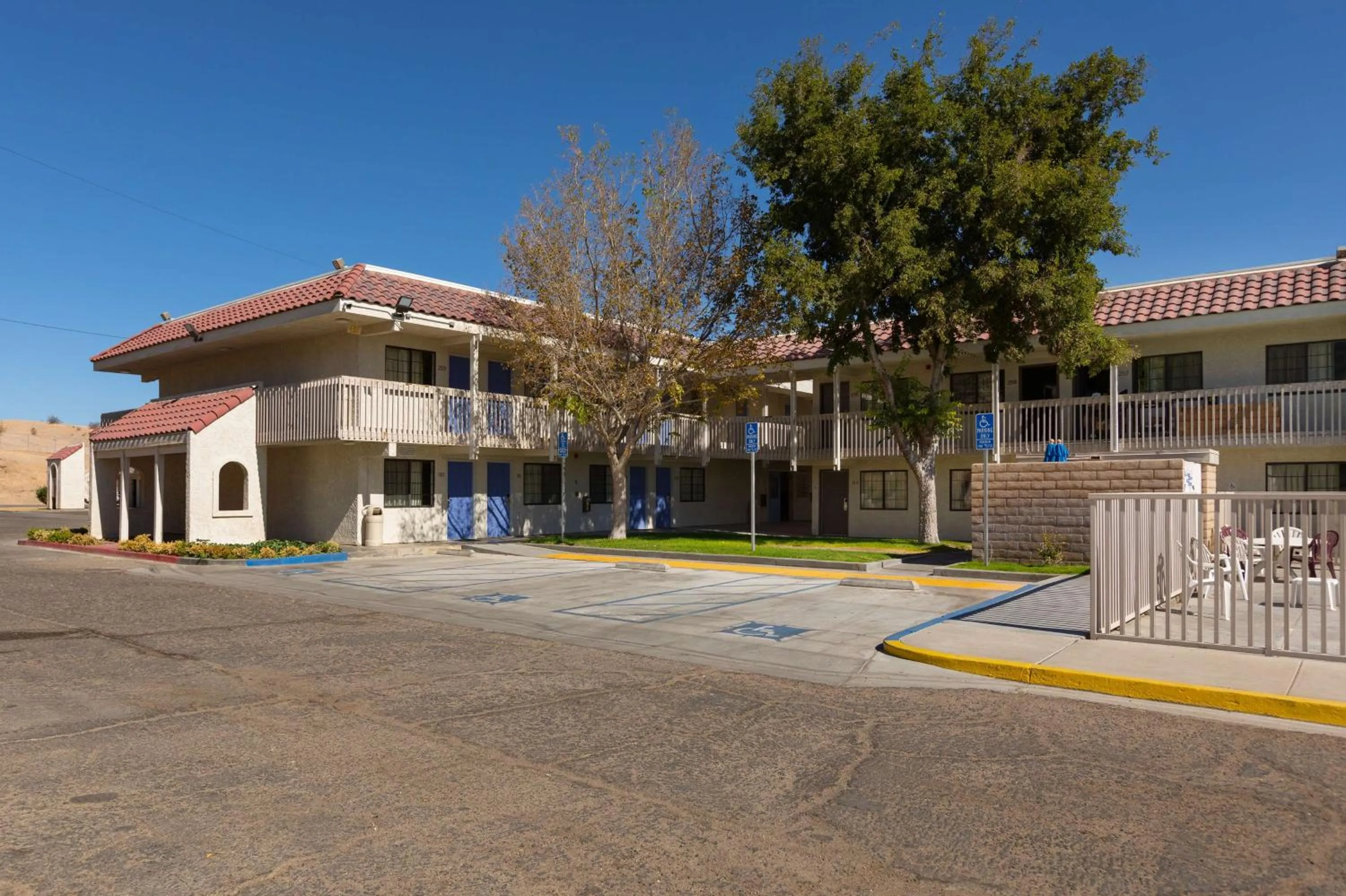Property building in Motel 6-Barstow, CA